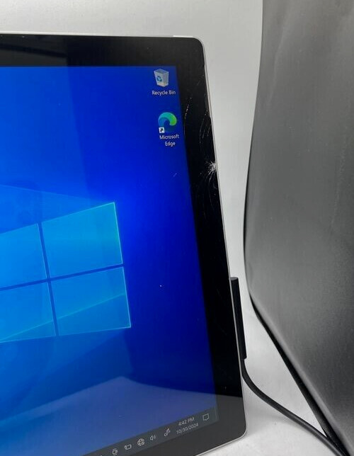 Microsoft Surface Pro 4 Intel Core i5-6300U CPU @ 2.40GHz 4GB RAM 128GB SSD