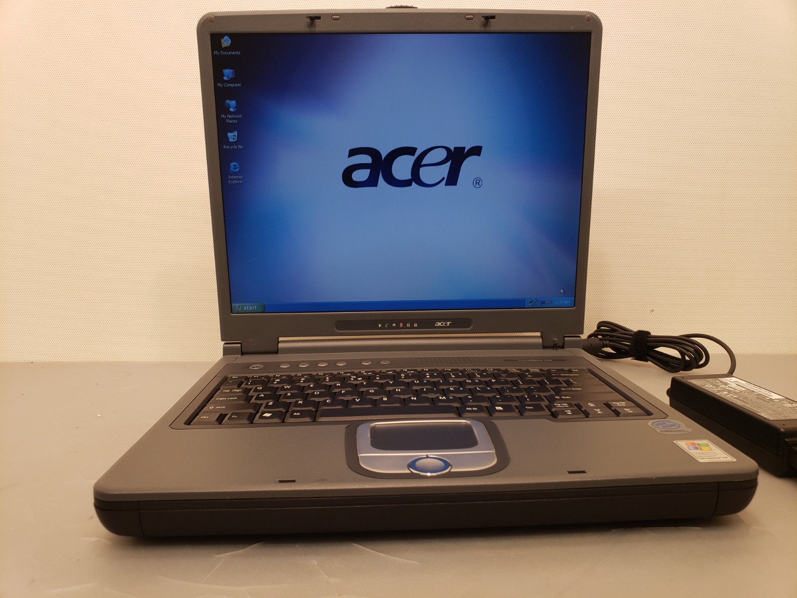 Vintage Acer TravelMate 240 Laptop 15″ Celeron 2.52GHz 512MB 100GB WinXP *Nice