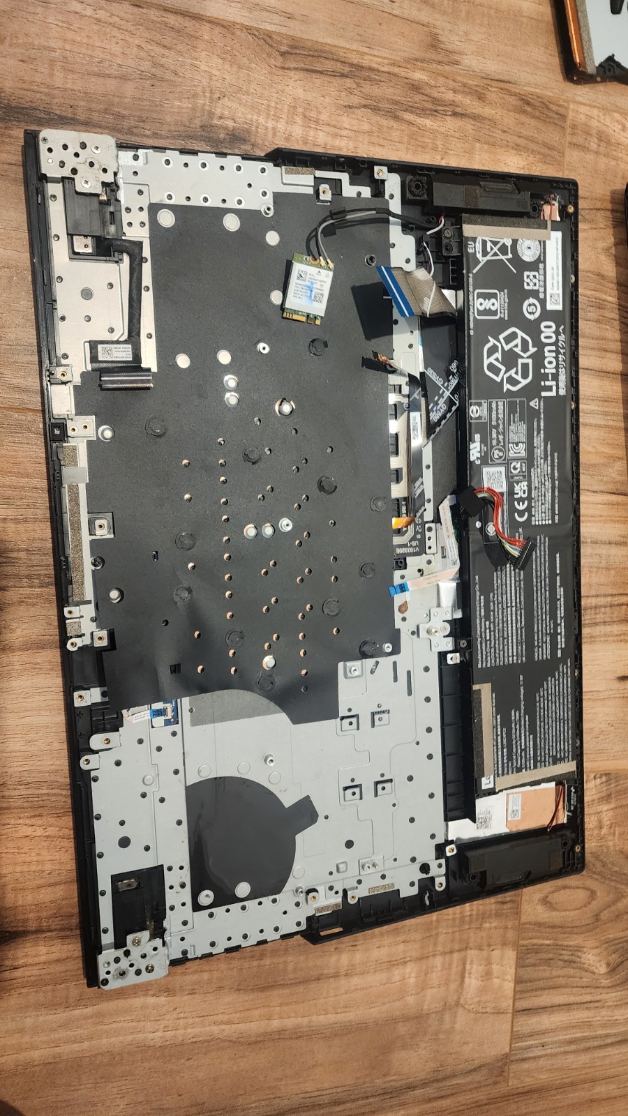 Lenovo Legion 5 17.3 FHD 3.3 GHz Ryzen 5 5600H LCD screen + keyboard, battery.
