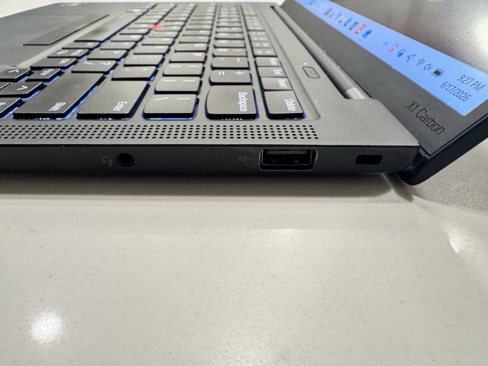 Lenovo Thinkpad X1 Carbon Gen 11 14″ i5-1335U 16GB DDR5 512GB SSD Win11Home Read