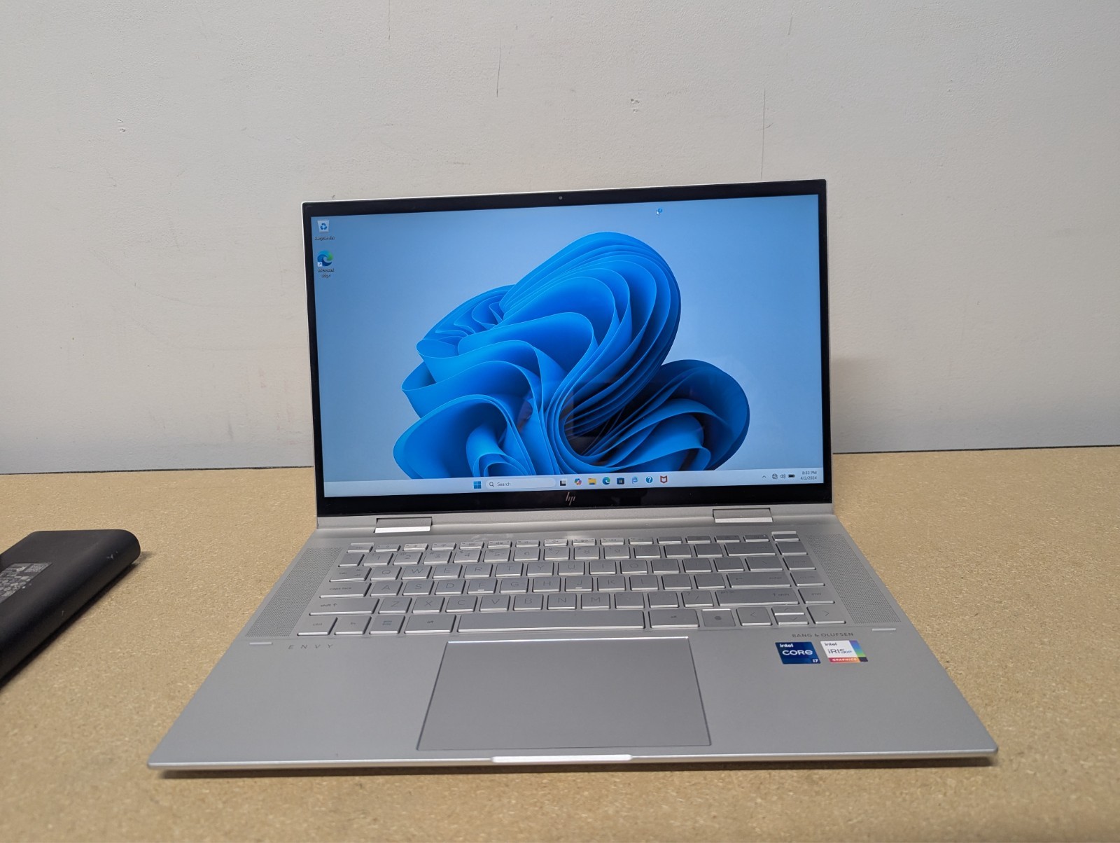 HP 15-es2072cl x360 2-in-1 Convertible 15 FHD Touchscreen i7-1260P 16GB 512GB SS
