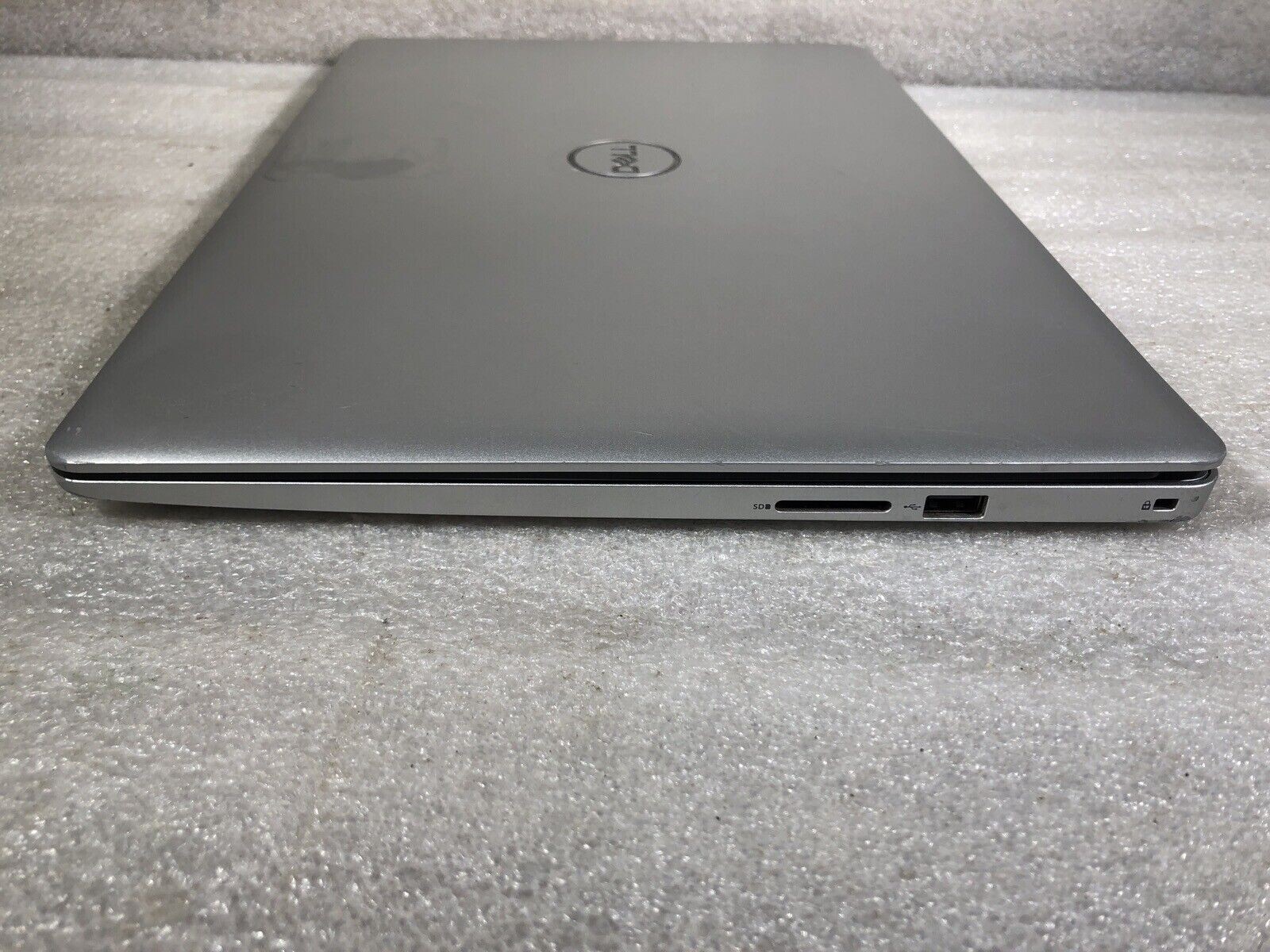Dell Inspiron 5570 15″ Touchscreen Intel Core i7-855OU 1.99 GHz