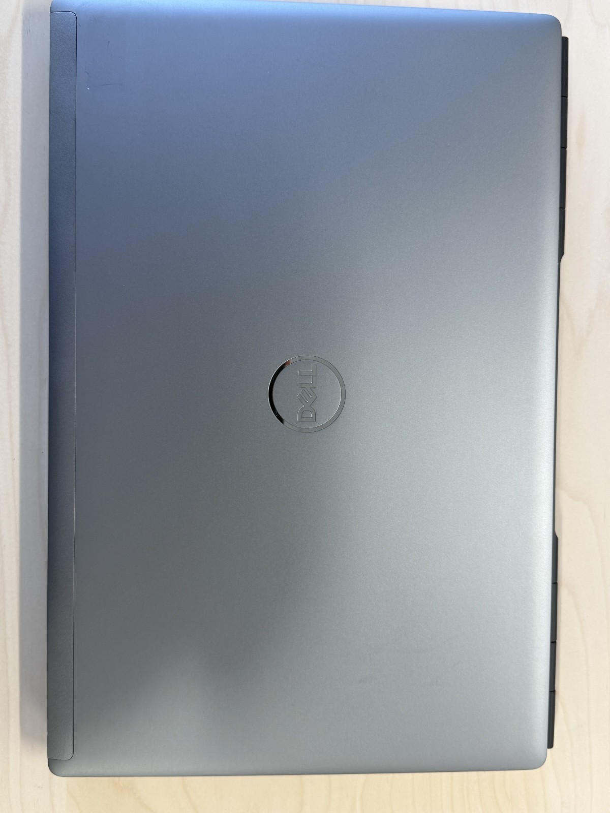 Dell Precision 7750 17.3″ FHD | Xeon W-10855M | 32GB | 1TB NVMe | Quadro RTX 400