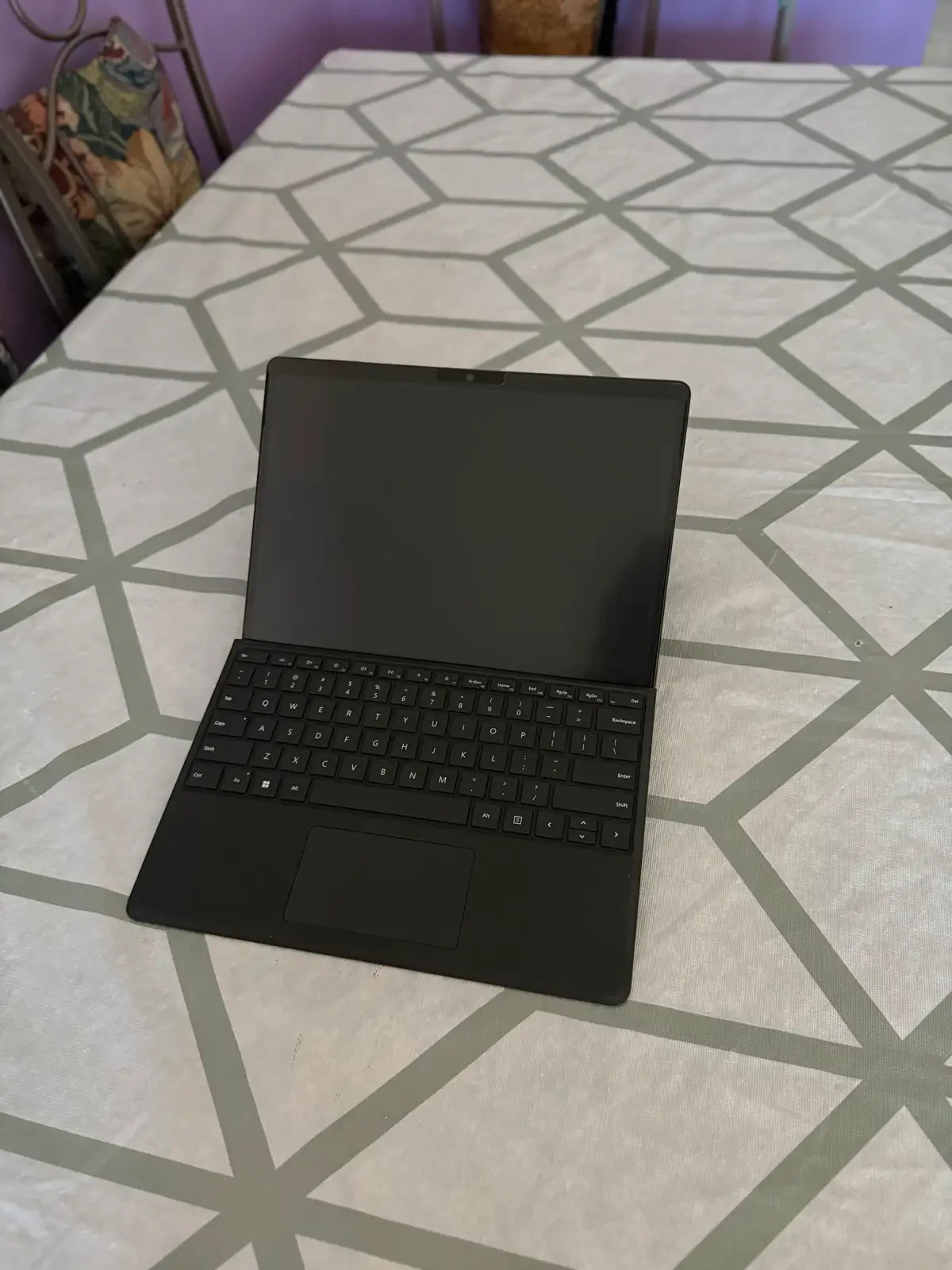 Surface Pro 11 OLED 16GB/512GB + Pen 2, Keyboard, Case, Screen prot – Like new