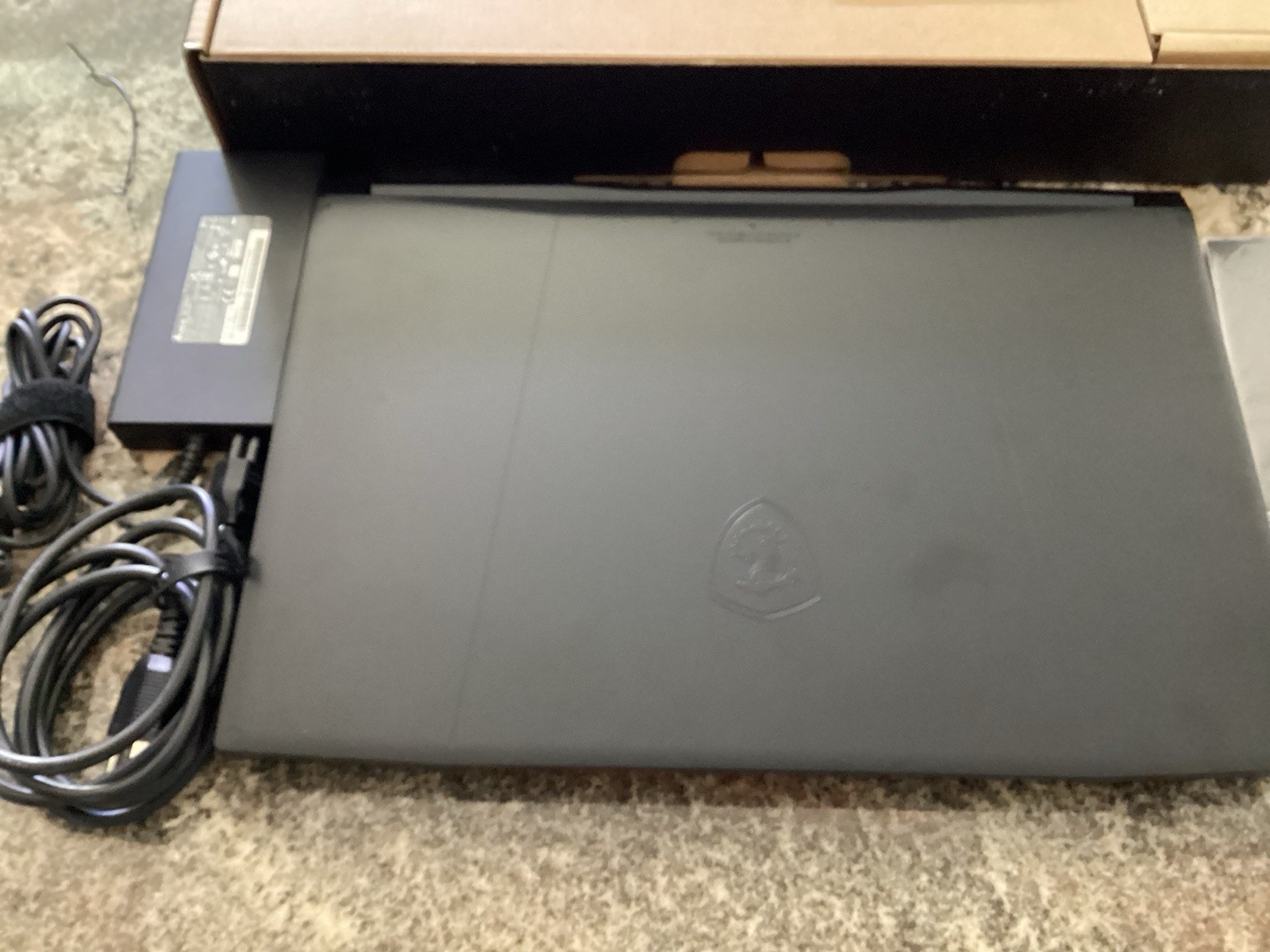 MSI Katana 17.3” Gaming Laptop i7 32GB DDR5 1TB 144 HzSSD RTX 4070 1080p Charger