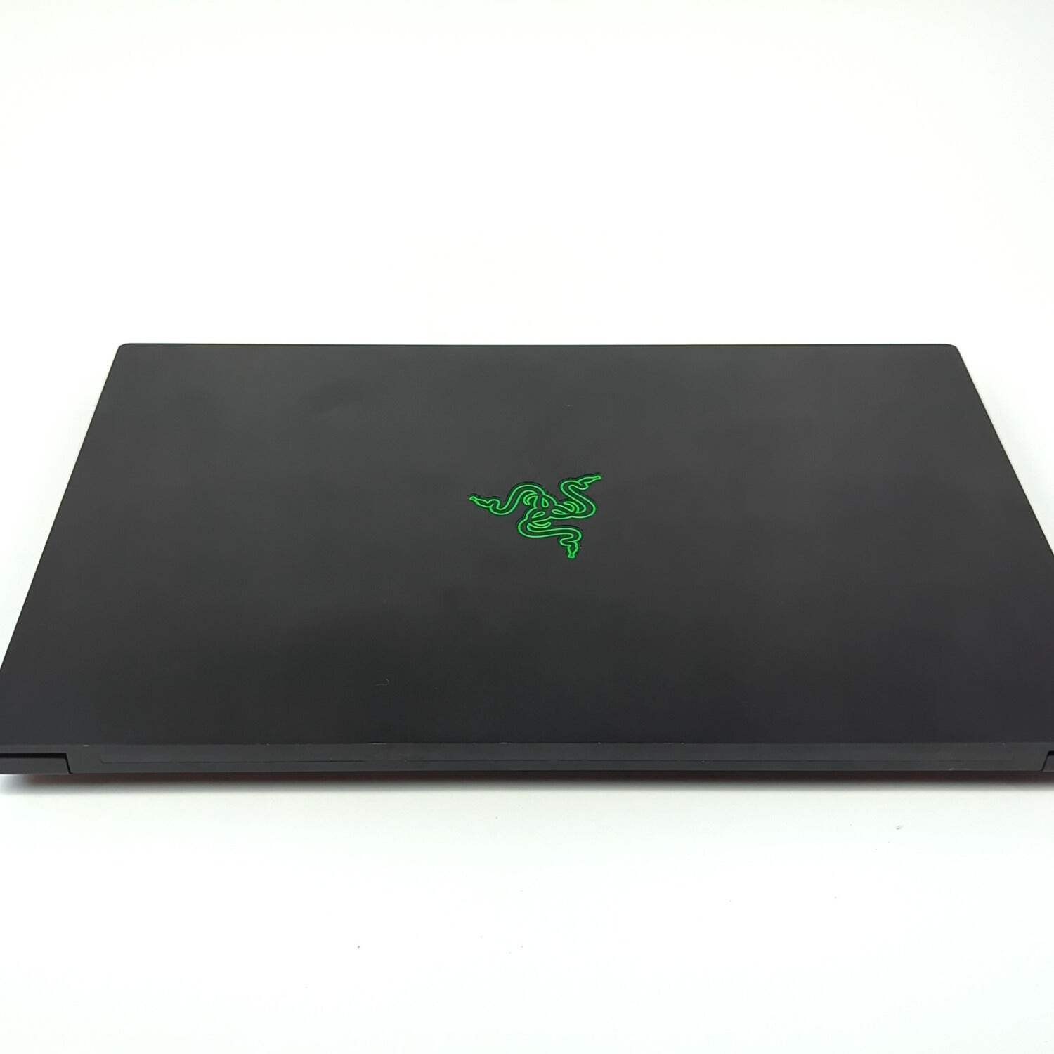 Razer Blade 15 RZ09-02705 i7-8750H 16GB RAM 512GB SSD GeForce GTX 1060 Max-Q