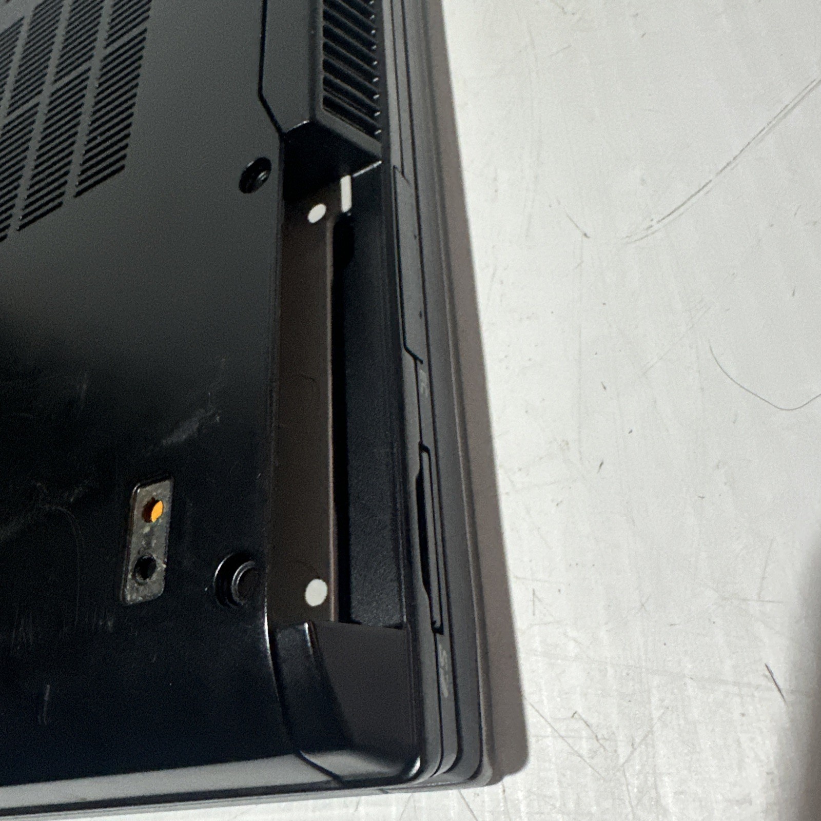 Dell Latitude E6510 15″ Laptop i5 M560 4gb No Drives Boots Bios