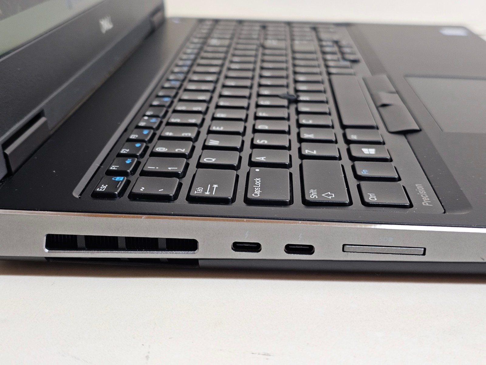 Dell Precision 7530 Laptop – 2.5 GHz i5-8400H 16GB 256GB SSD Webcam P1000 15.6″