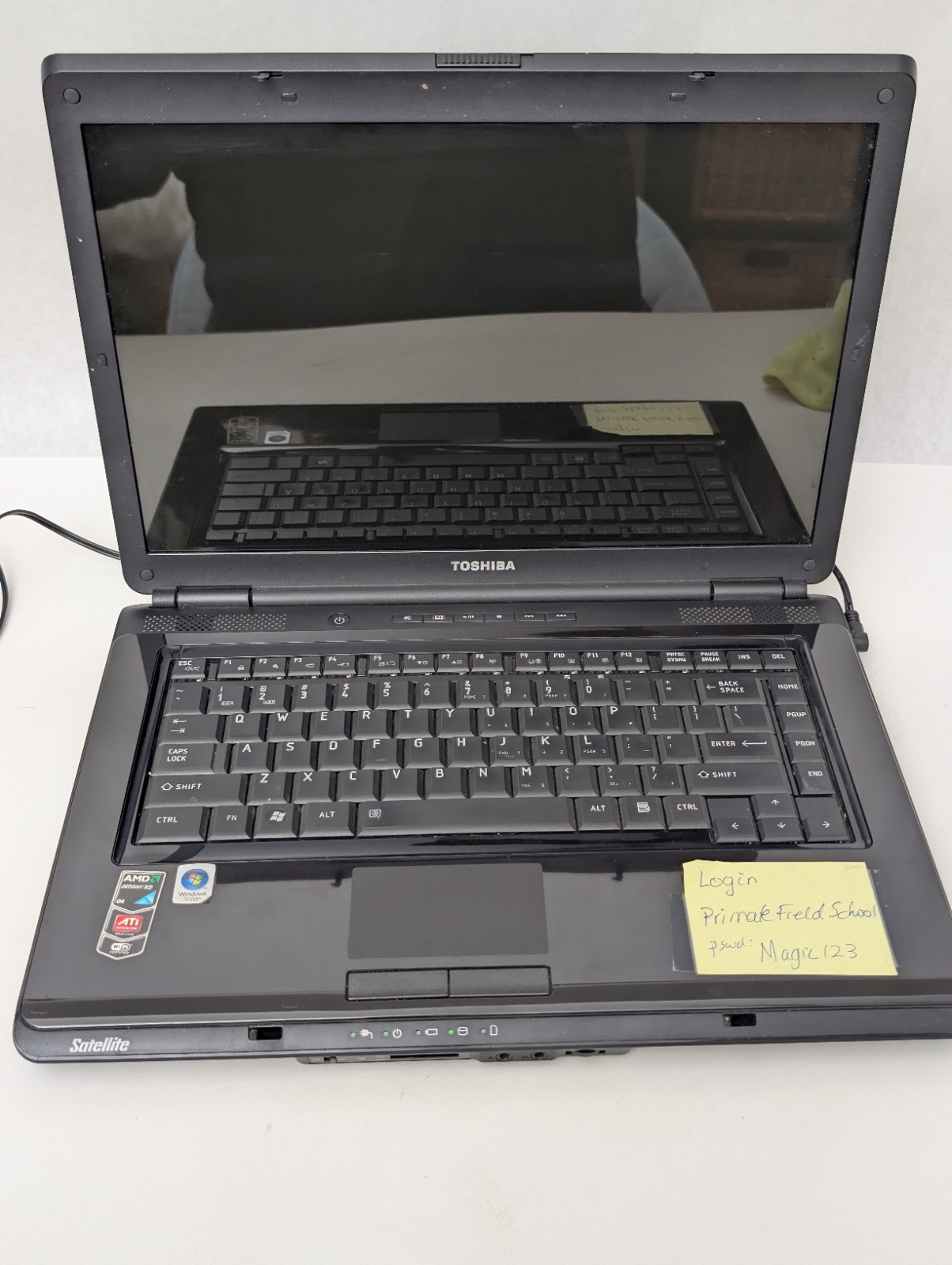 Toshiba Satellite L305D-S5874 4GB RAM 160GB HDD AMD Athlon X2 64 WIN10