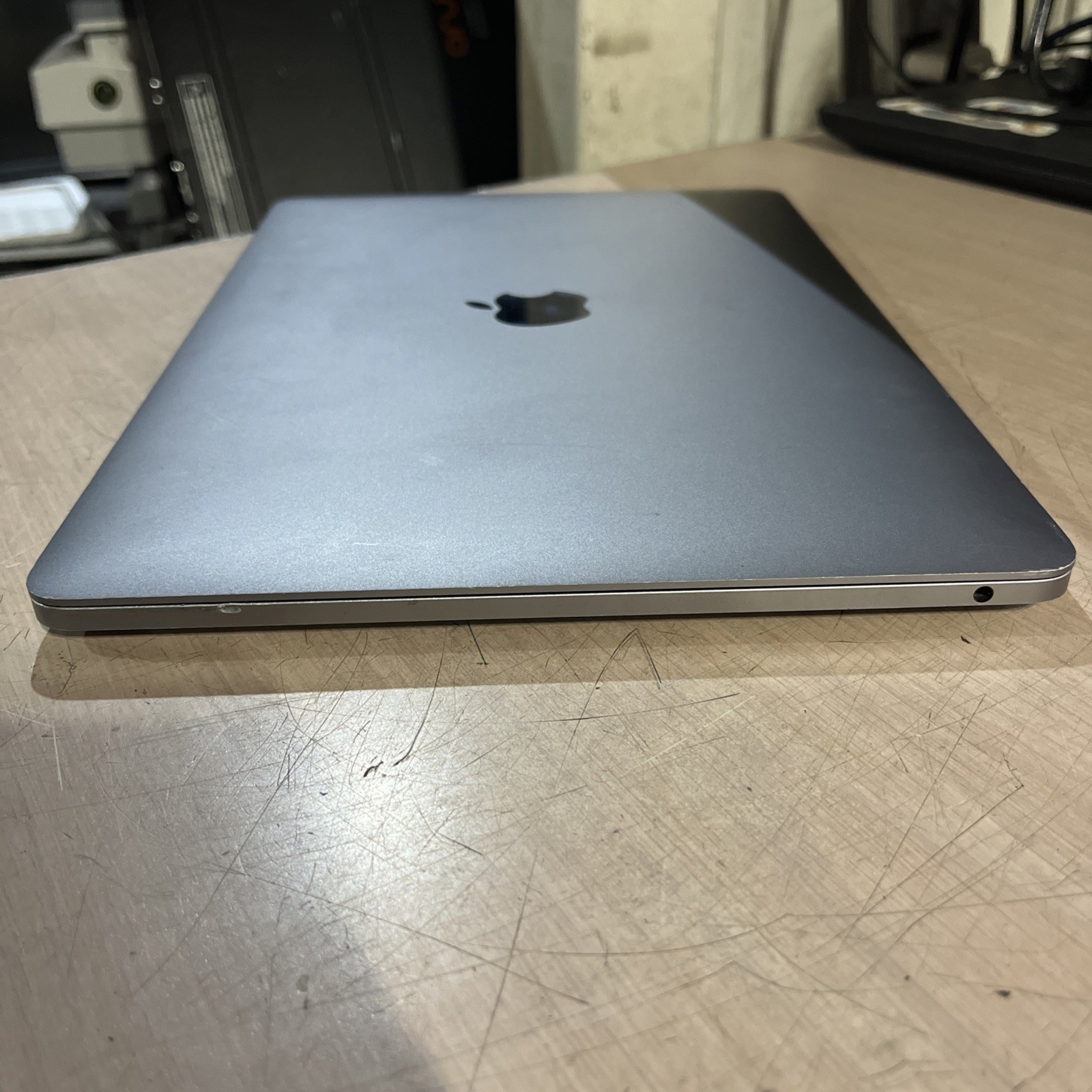 APPLE MACBOOK PRO “M1″ 8 CPU/8 GPU 13” 3.2GHZ 8GB RAM 256SSD
