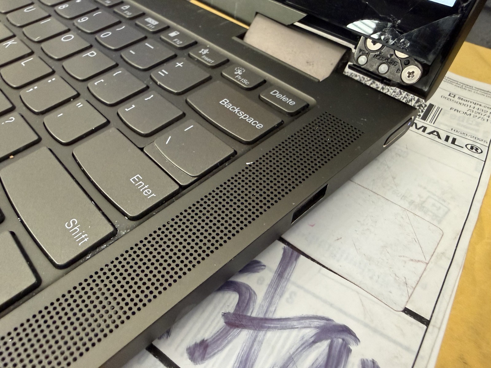 Lenovo Yoga 7 14ITL5 i5-1135G7 2.40GHz 12gb Ram 256gb FOR PARTS / REPAIR (READ)