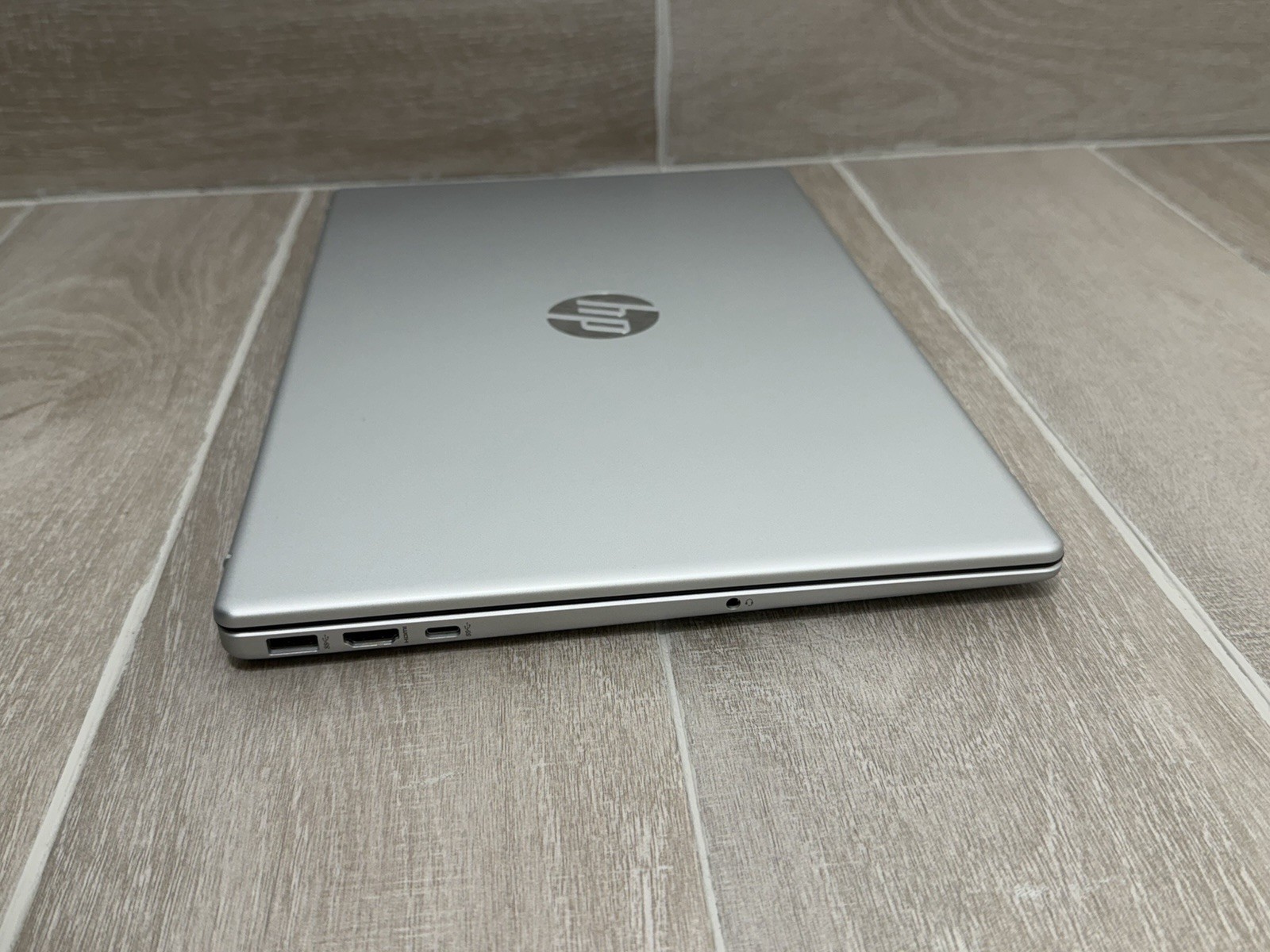 HP Laptop 15-FC0245DX 15.6″ Touch Laptop Ryzen 5 7520U 16GB RAM 256GB NVMe SSD