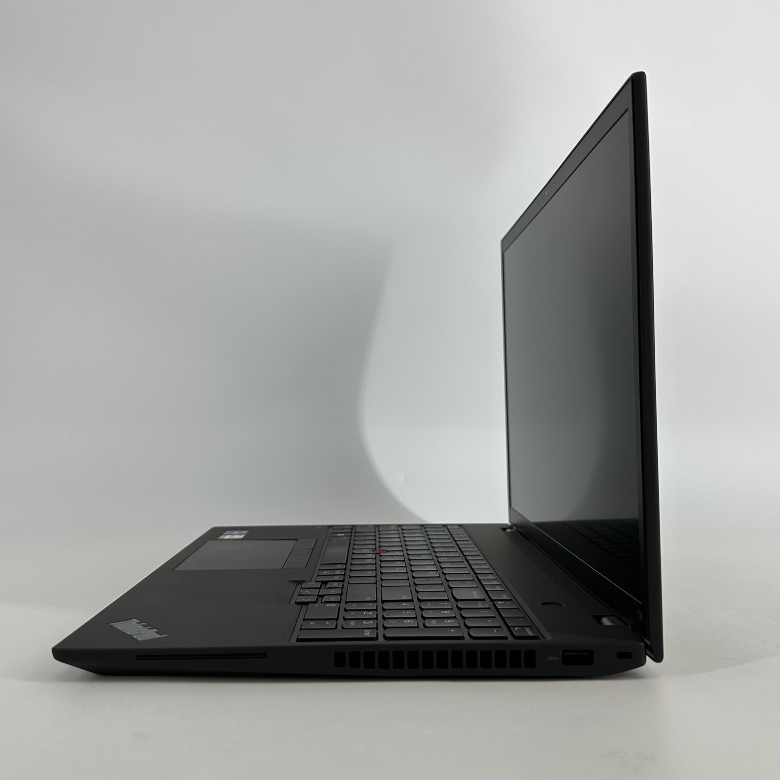 Lenovo ThinkPad T16 Gen 1 16″ FHD+ 2.1 GHz i7-1260P 16GB 512GB SSD Good