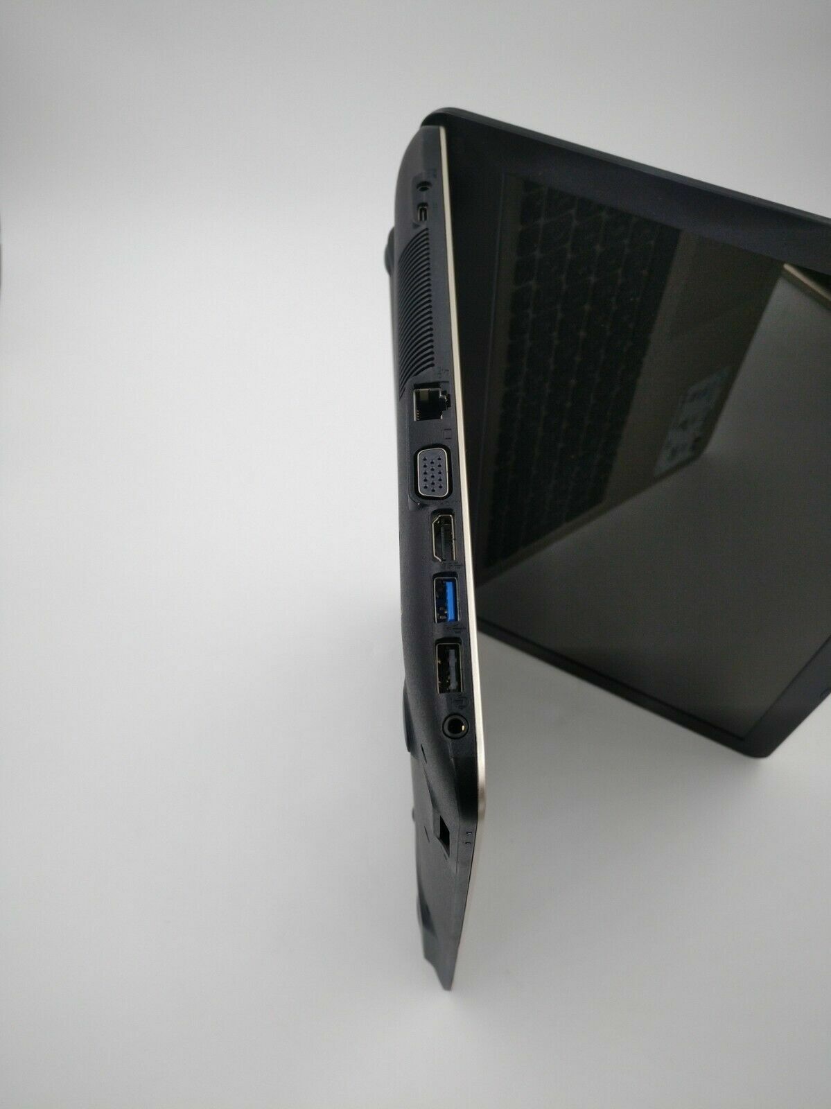 Asus X540L laptop, AMD, 4 gb ram, 500 gb HDD.