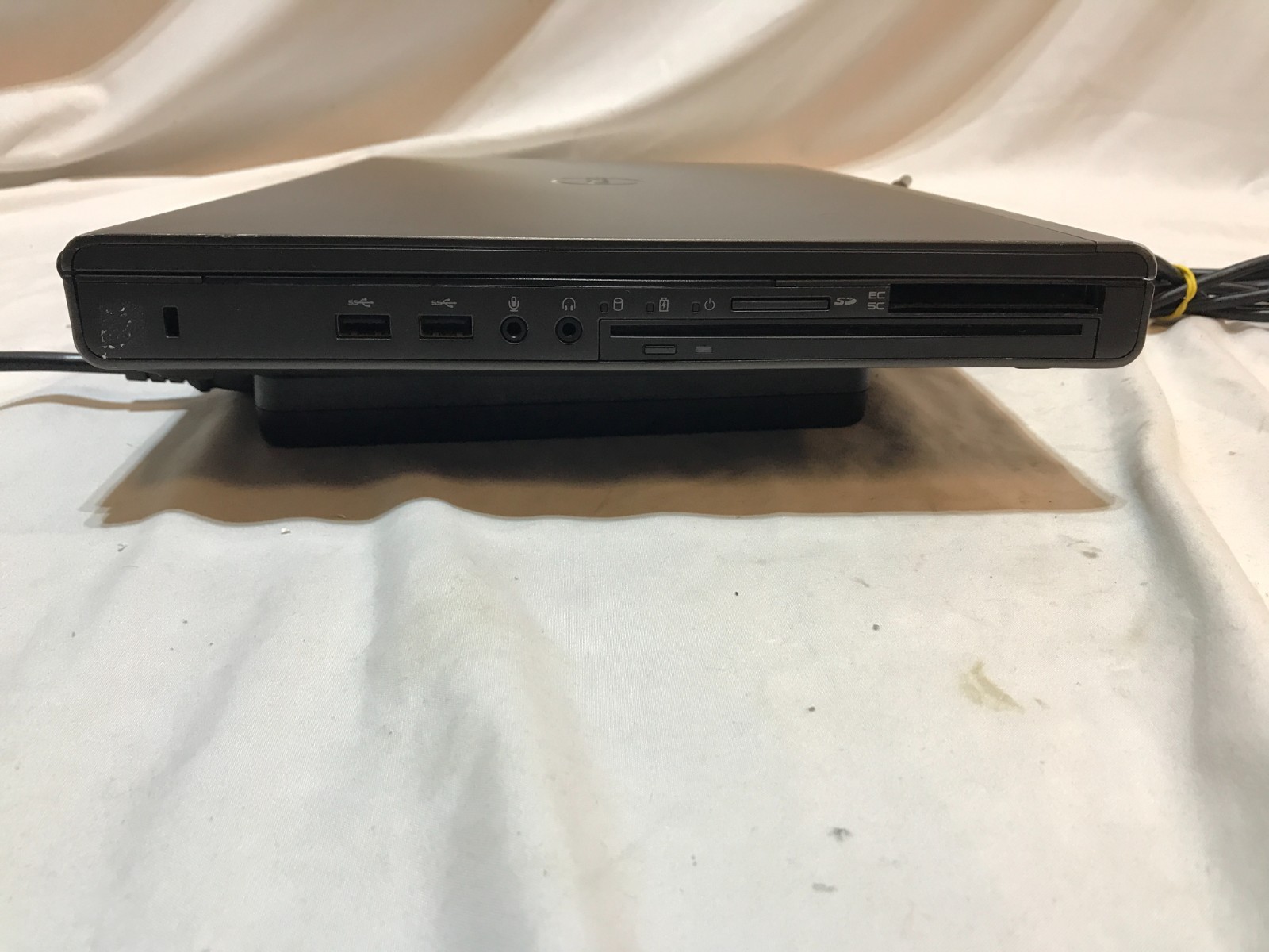 Dell Precision M6800 Core i7-4800Q 2.7 Ghz 8GB Ram 500GB 17″ Win 10 small dent