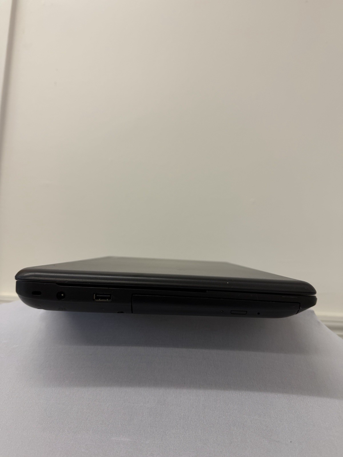 Toshiba Satellite C55-A5300 Laptop – Screen has Pixel Streaks – Read Des