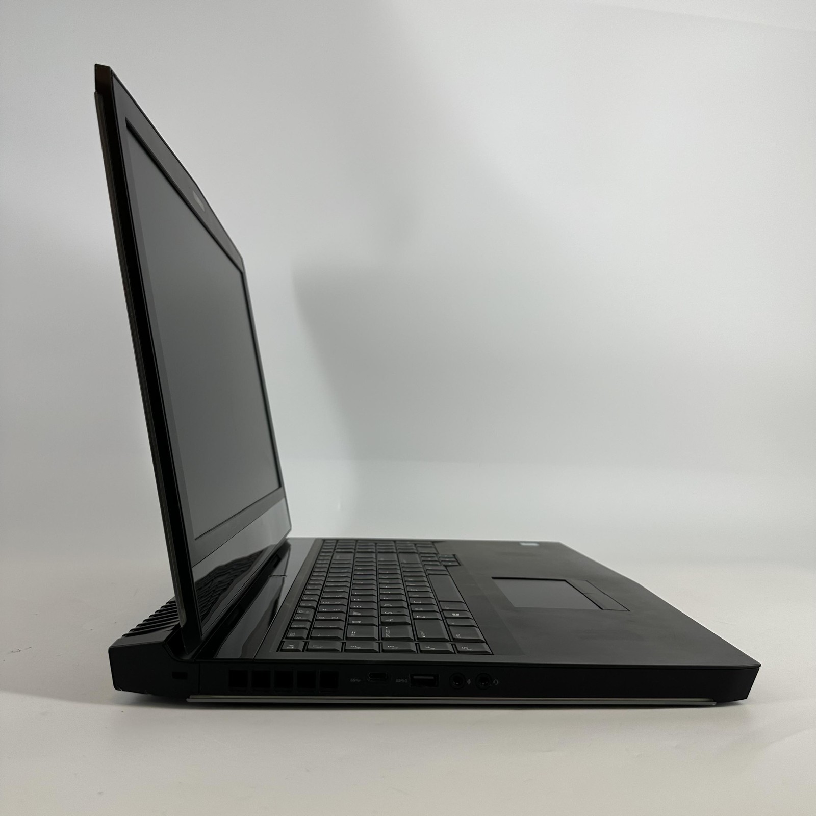 Dell Alienware 17 R4 FHD i7-7700HQ 2.80GHz 16GB 128GB SSD/1TB HDD GTX 1070 Good