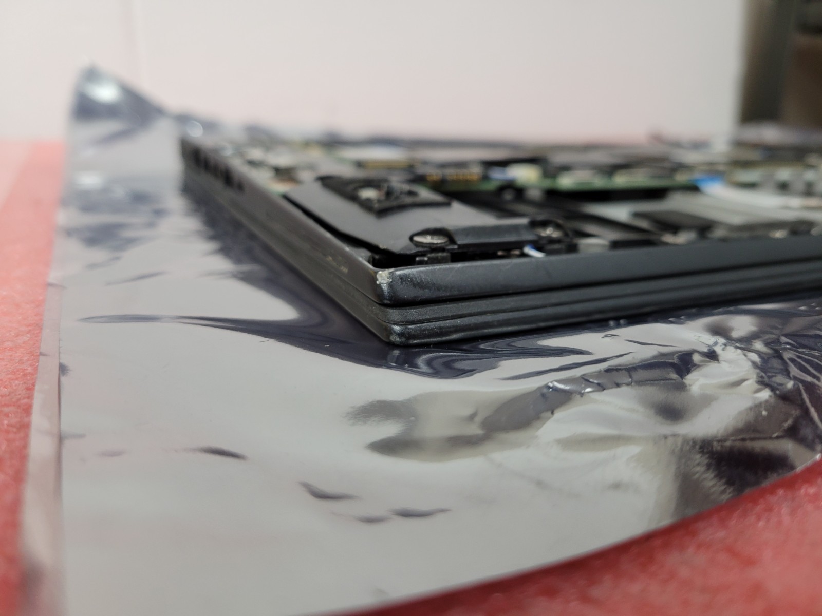 Lenovo ThinkPad T470S 14″ i5-7300U 4GB RAM *NO HDD/OS/COVER/BATT/AS IS* | LP521