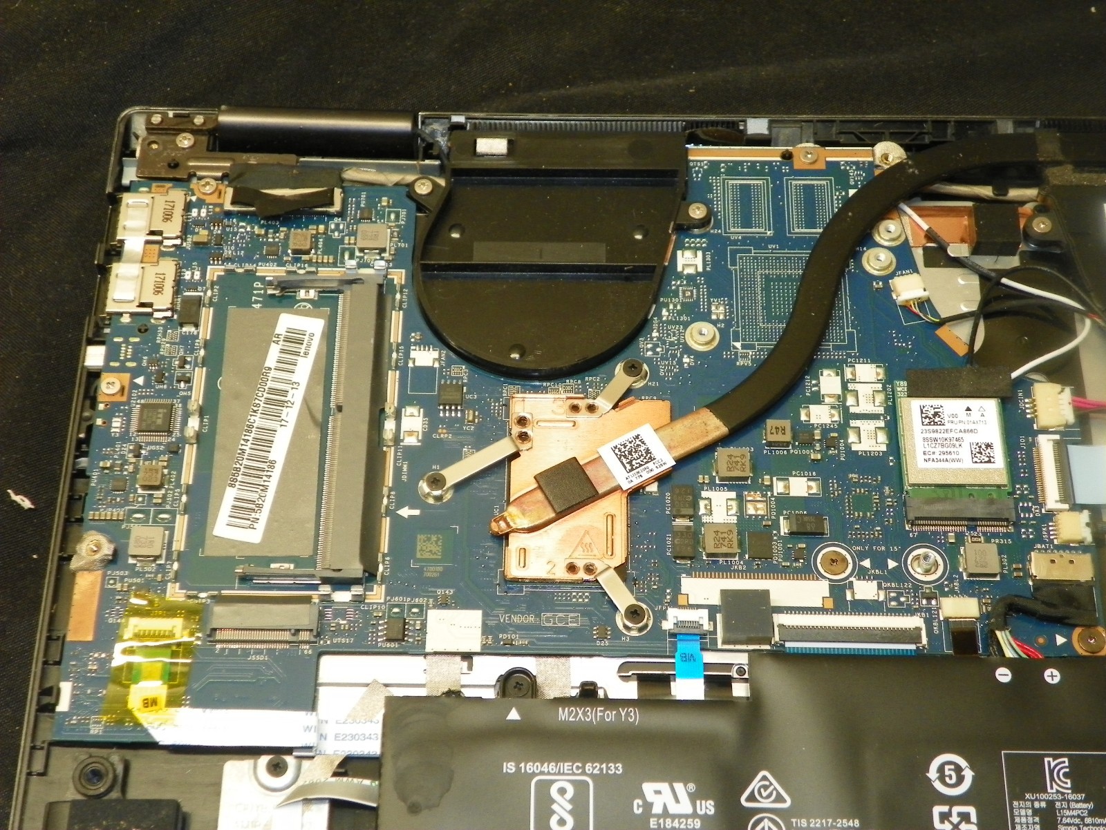 Lenovo Yoga 710 15.6 Inch 2-In-1 Touchscreen i5 For Parts – Has Screen Issue