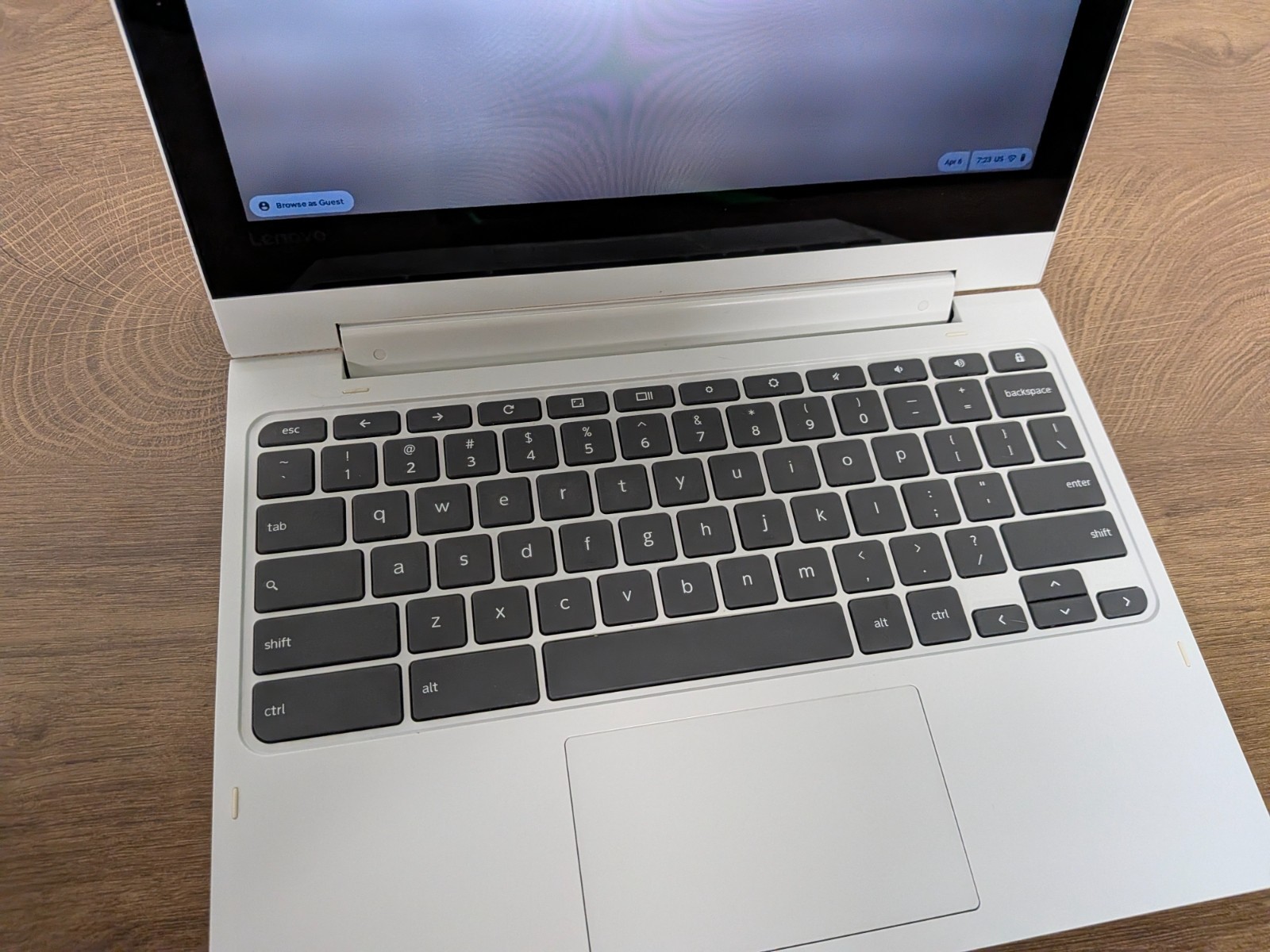 Lenovo Chromebook C330 2-in-1 Convertible Laptop 11.6″ HD MT8173C 4GB RAM 64GB