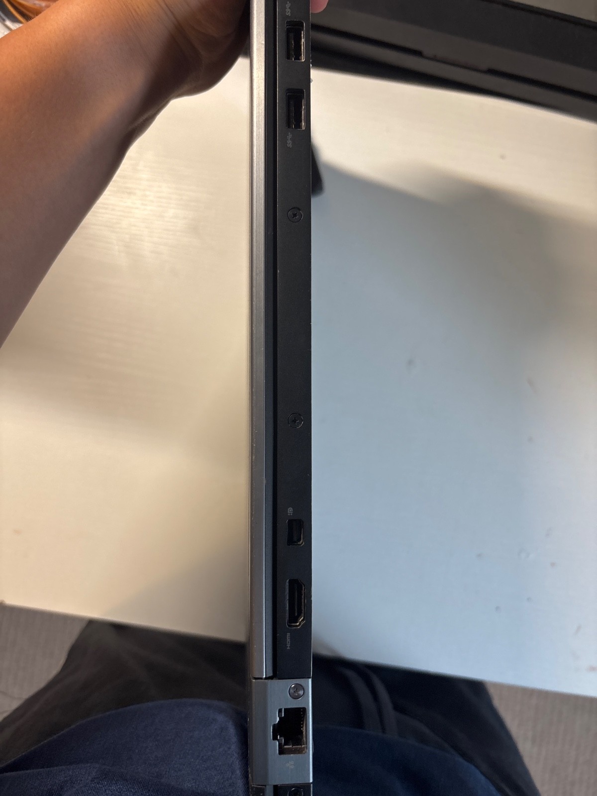 Dell Latitude E7470 14″ laptop 4GB DDR4 and NO NVME/HARD DRIVE AND NO WINDOWS