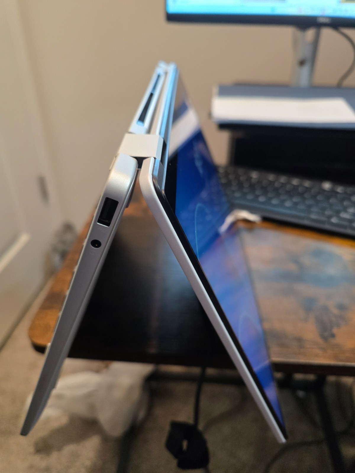 HP- Omnibook 5 Flip 2-in-1 14 (8gb ram, 512gb ssd)