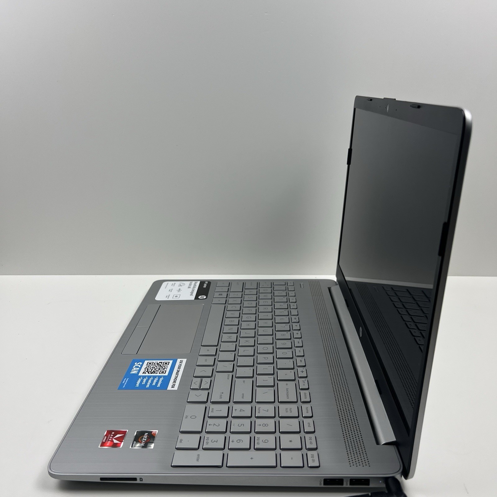 HP 15-gw0023od 15.6″ AMD Ryzen 3 3250U 2.6GHz 8GB RAM 1TB HDD w/ Charger
