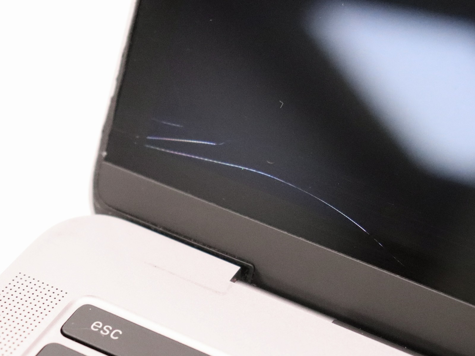 Apple MacBook Pro A1708 13.3″ Intel i5-7360U 8GB RAM 256GB SSD – As Is Cracked