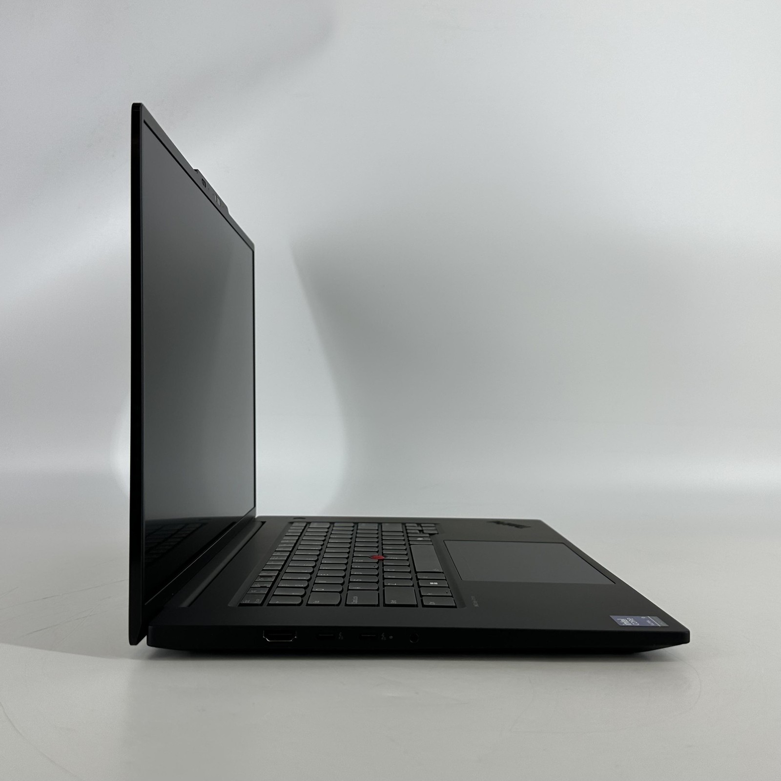 Lenovo ThinkPad P1 Gen 8 16 4K+ Ultra 9 285H 64GB 2TB RTX PRO 2000 Blackwell