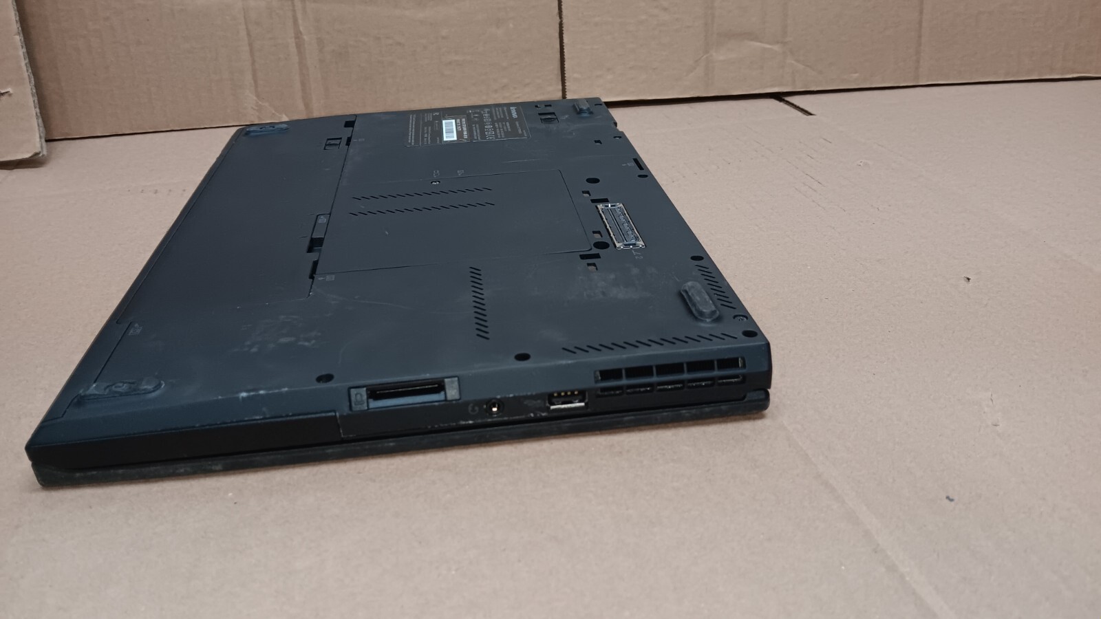 Lenovo Thinkpad T410s Laptop Core i5 @ 2.40 GHz 14″ LCD Screen Windows 7 pro DVD
