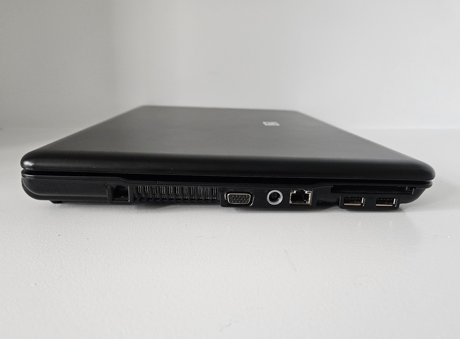 HP Compaq 6830s 17″ Laptop Intel Core 2 Duo P8400 2.26GHz 4GB RAM *No HDD/OS*
