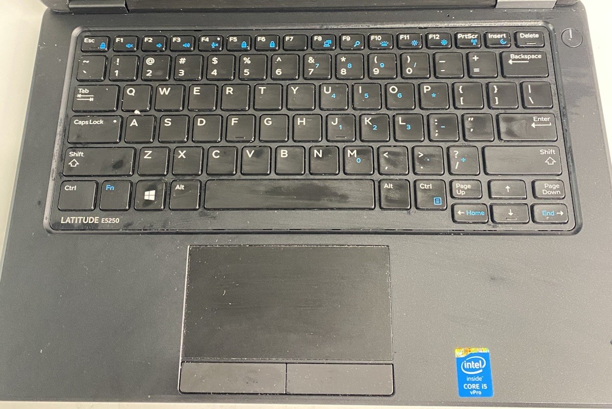 Dell Latitude E5250 13″ Core i5-5300U 2.3GHz 8GB RAM 128GB SSD NO OS Fair READ