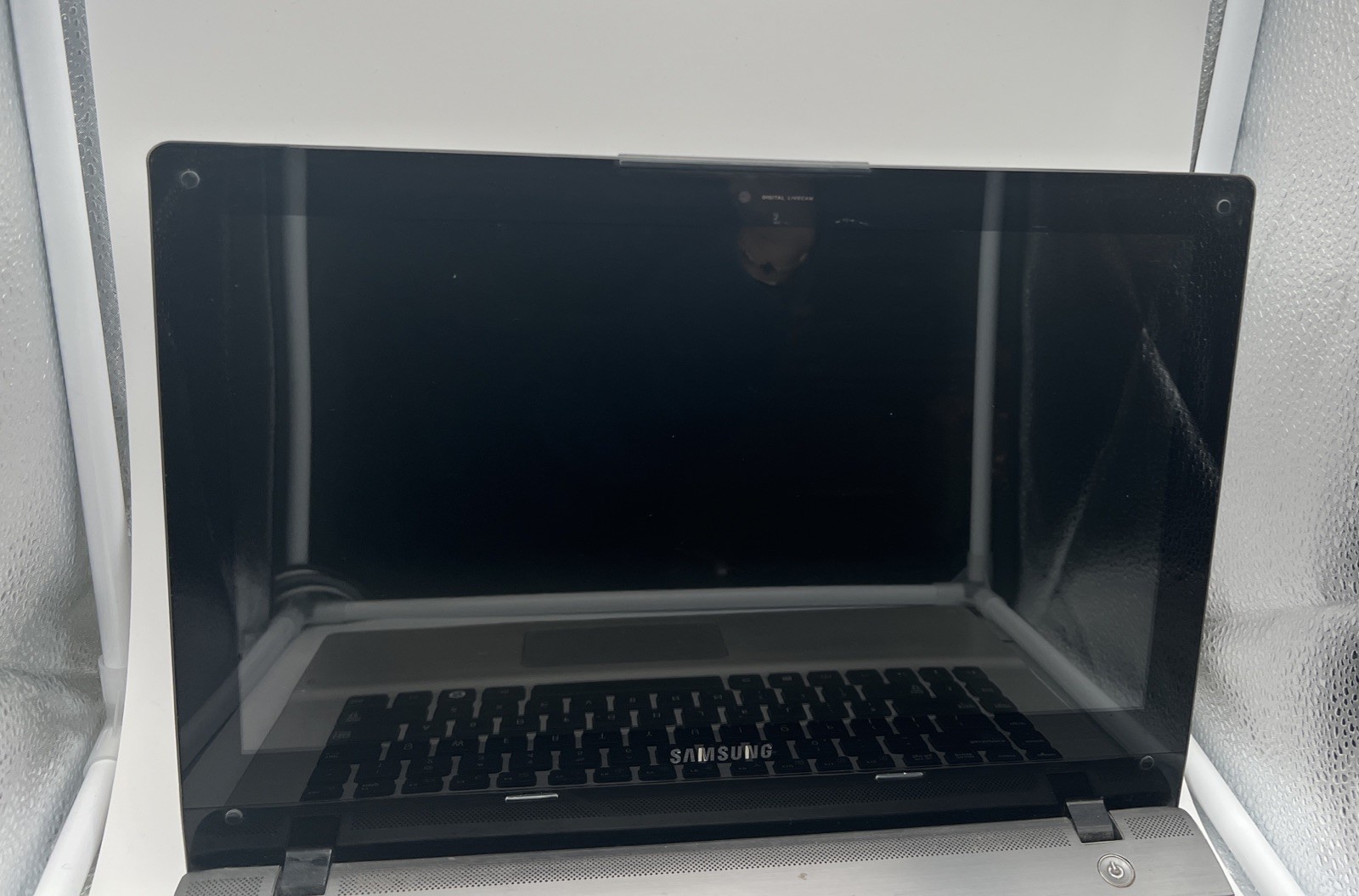 Samsung Notebook NP-QX410 Core i5 M480 @2.67GHz Ram:8GB/ 750GB