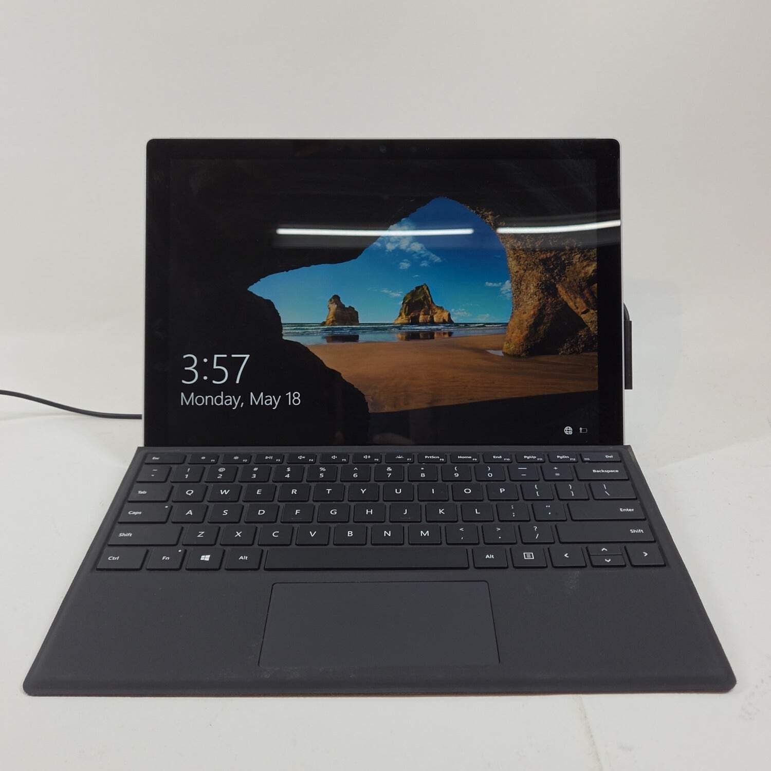 Broken Microsoft Surface Pro 7 1866 12.3″ i3-1005G1 1.2GHz 4GBRAM 128GB SSD READ