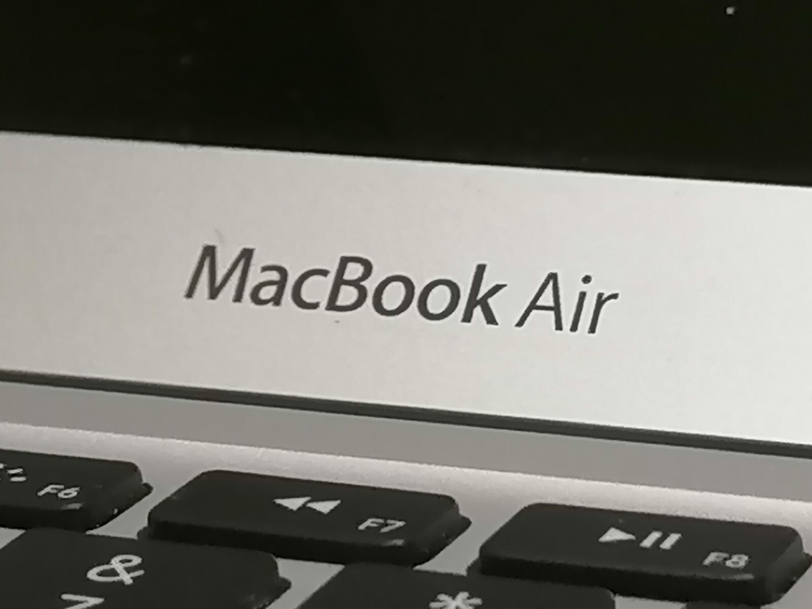 FOR PARTS 2012 13″ Apple A1466 MacBook Air (Core i5-3427U/1.8 GHz/4 GB RAM)