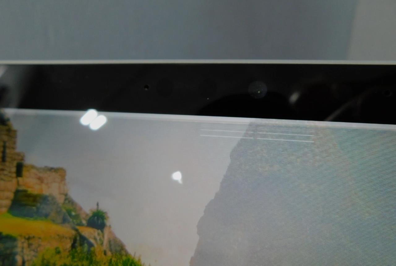 Microsoft Surface Pro 7 i7-1065G7 16GB 512GB Win 11 Pro (Slight Screen Issue)