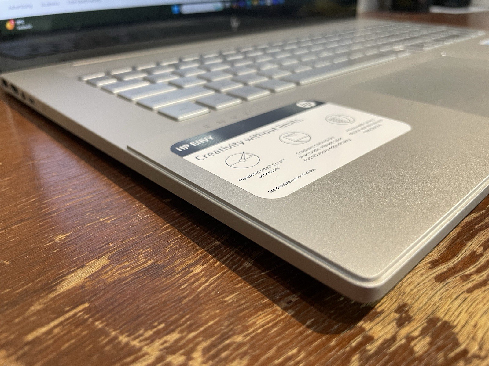 HP envy 17-cg1010nr- 105644-1 JE