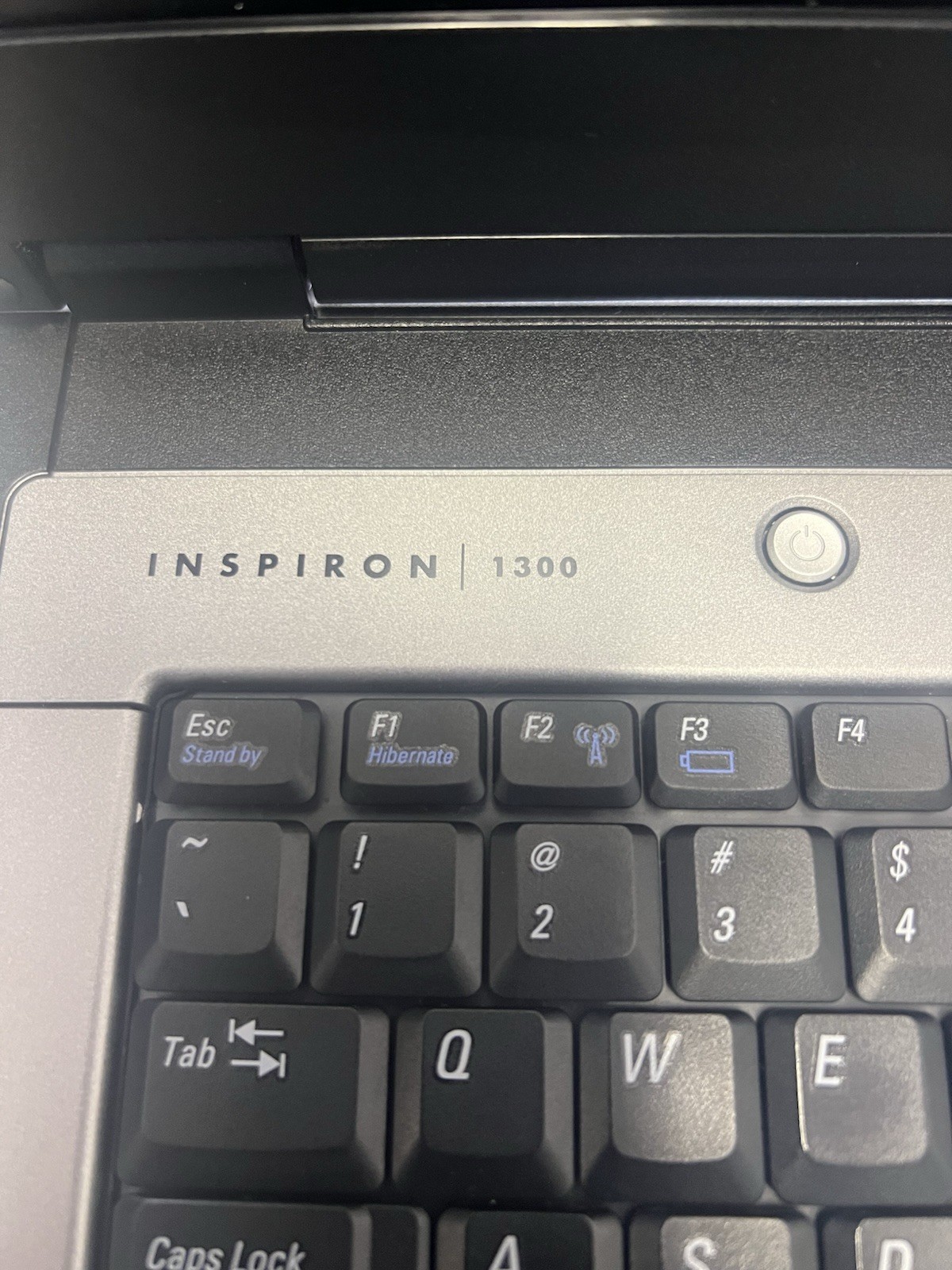 Vintage Dell Inspiron 1300 Laptop Celeron M 1..50GHz 0.99MB RAM HDD WinXP Read