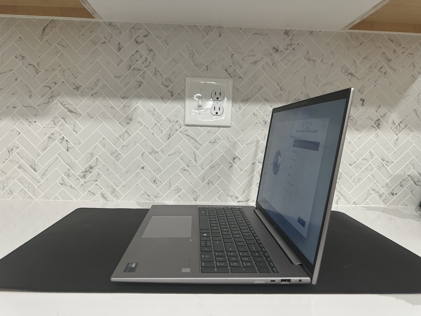 HP ZBook Firefly 16 G11 16″ Intel U7 165H 32G RAM 512G SSD Win 11 – HP Warranty
