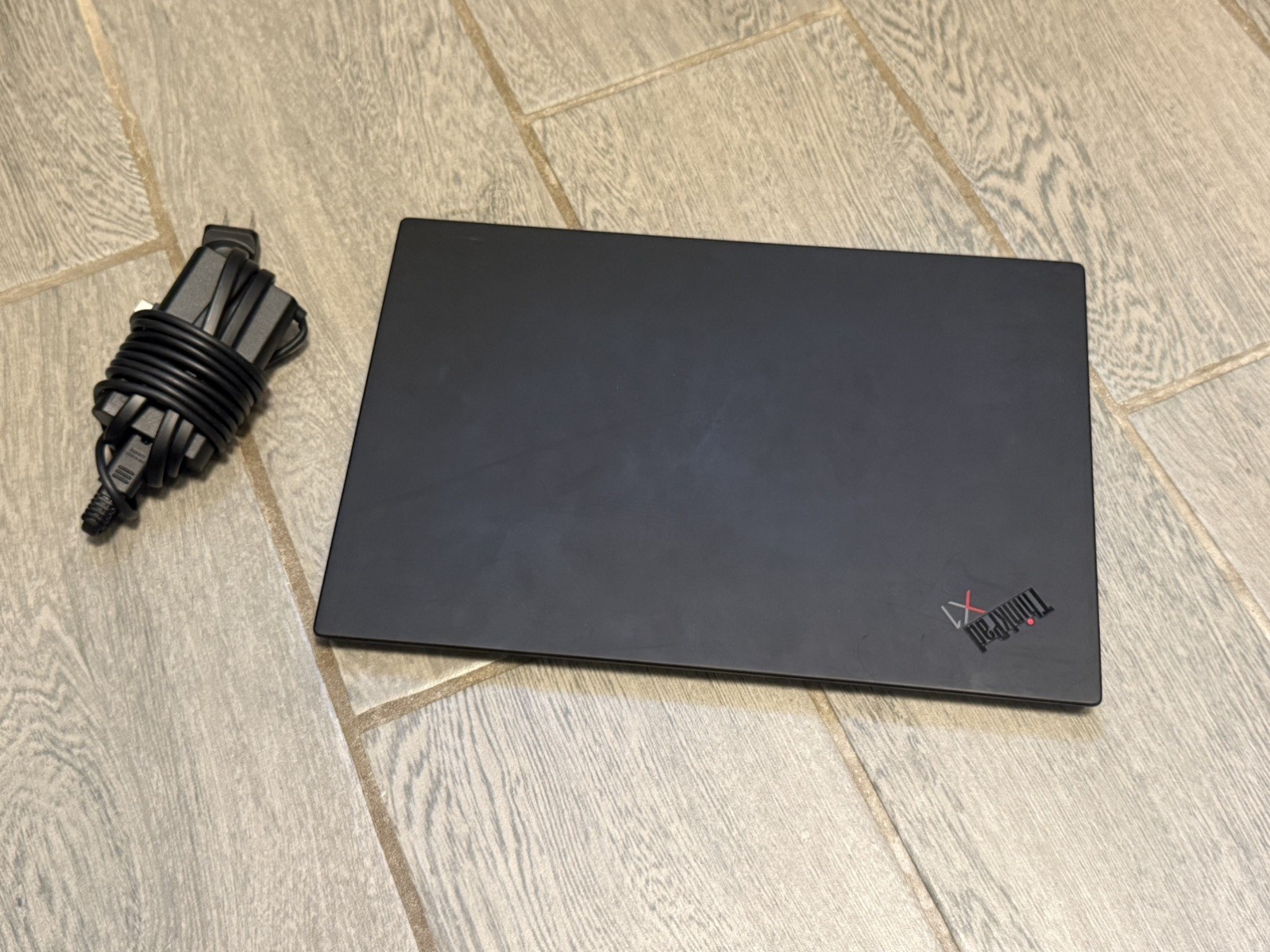 Lenovo ThinkPad X1 Carbon Gen 8 i7-10510U 8GB RAM 256GB NVMe 14″ Win 11 Pro