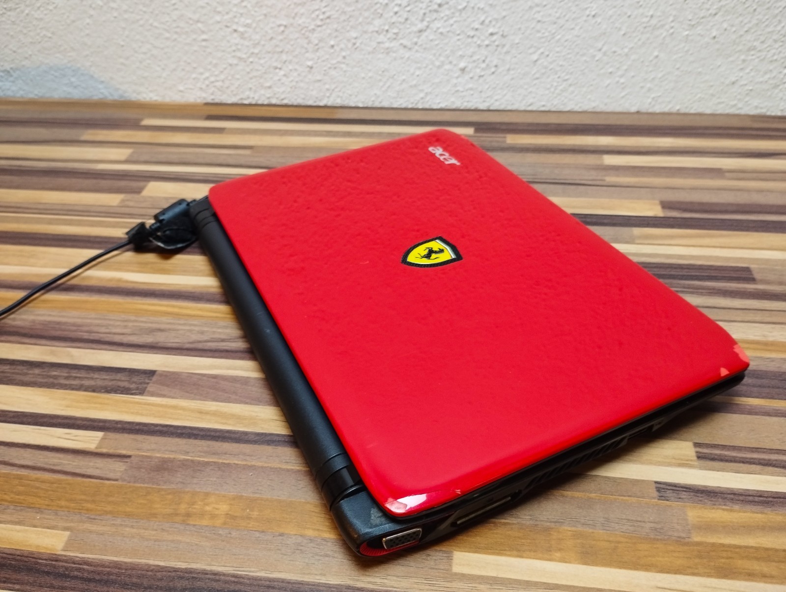 Acer Ferrari One 200 Laptop – Rare Ferrari Edition – Working – Windows license