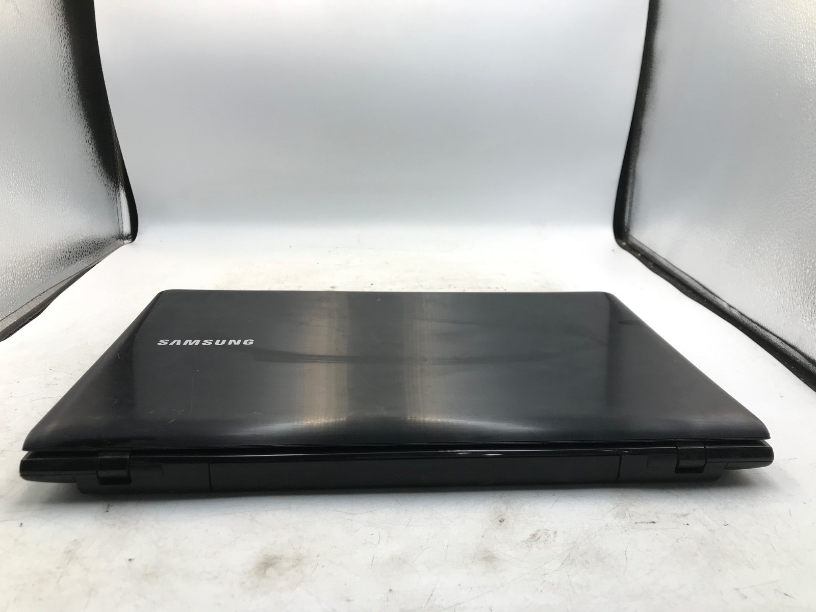 Samsung 365E AMD A6 15″ Laptop -BOOTS/BAD DISPLAY-MZ