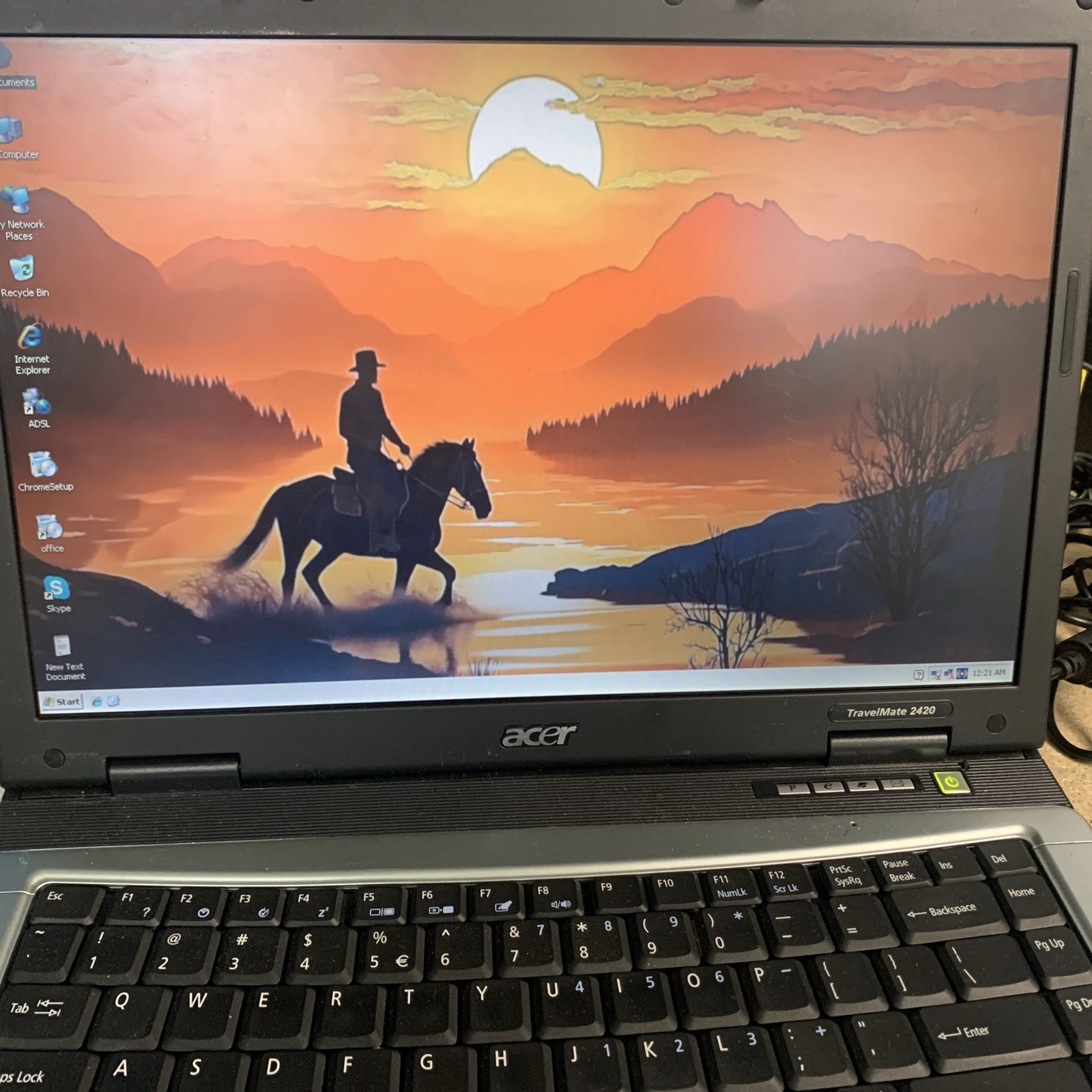 Acer TravelMate 2420 PM 1.7GHZ 1.5GB Ram 120GB HD Windows XP Pro SP3