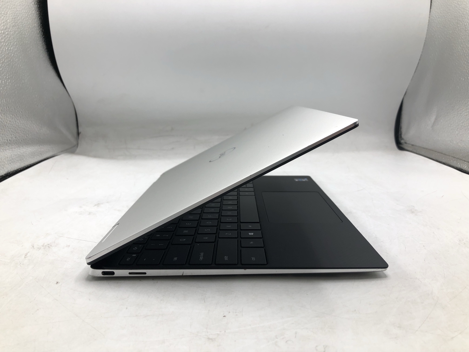 DELL XPS 13 9310 2-In-1 13.4″ i5 2.4GHz 8GB 256GB Low Battery Health GRADE C