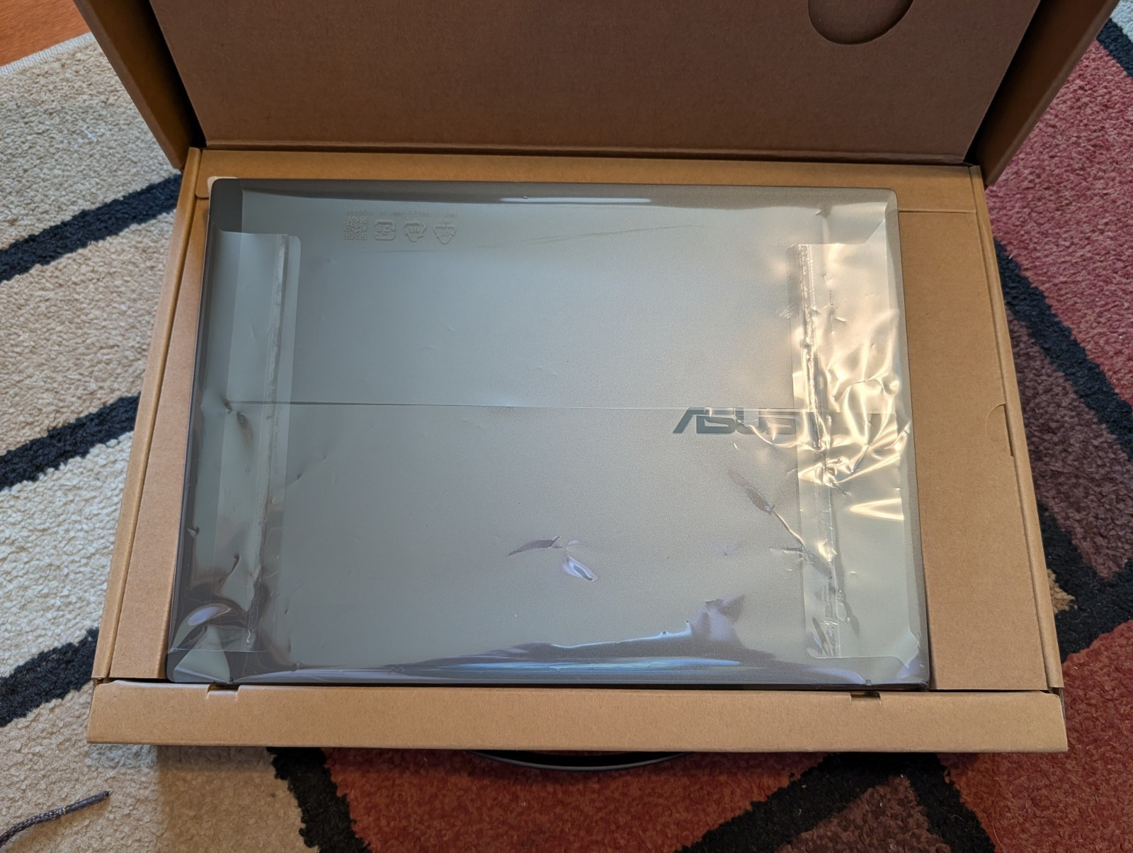ASUS Zenbook Q415M 14″ OLED Touch WUGA Core Ultra 5 125H 512GB NVMe 8GB RAM