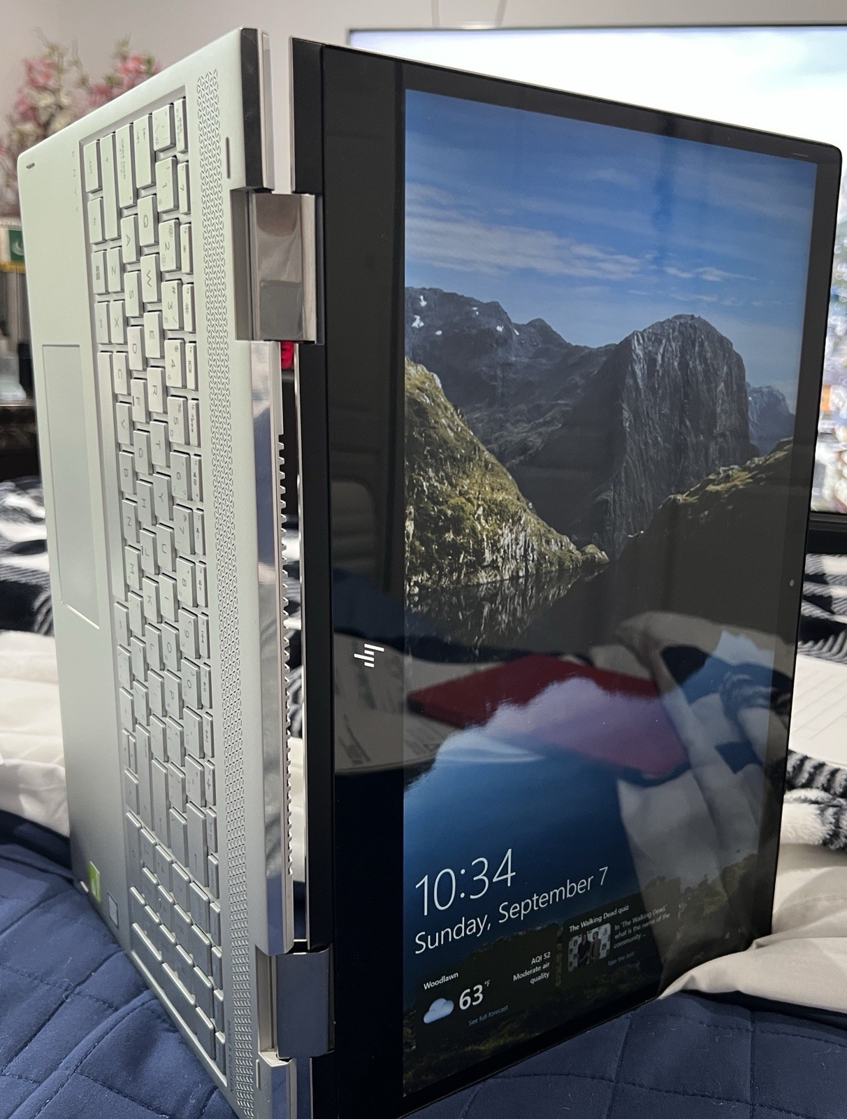 HP ENVY x360 15.6” (477GB SSD Intel Core i7-7500U 12GB RAM) 2-In-1 Touch Laptop