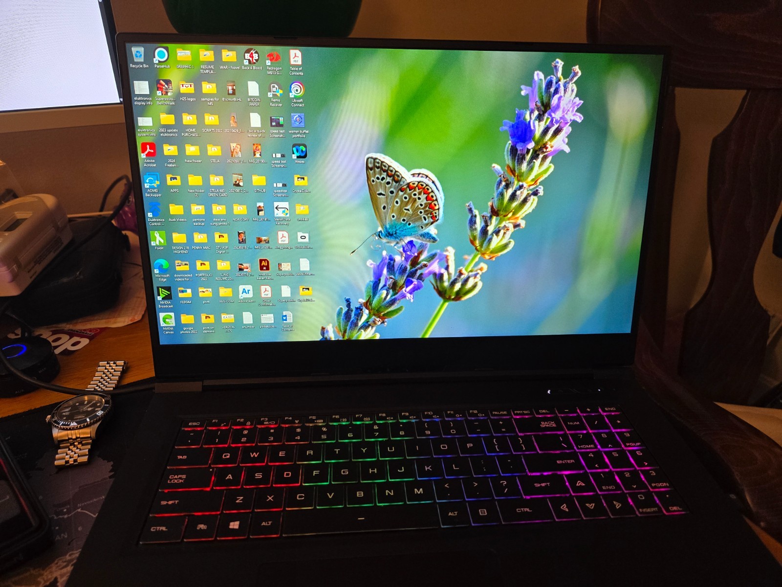 MAX-17 Light Mag 17.3″ Gaming Laptop, i7-10875H, 2070 Super, IPS 240Hz
