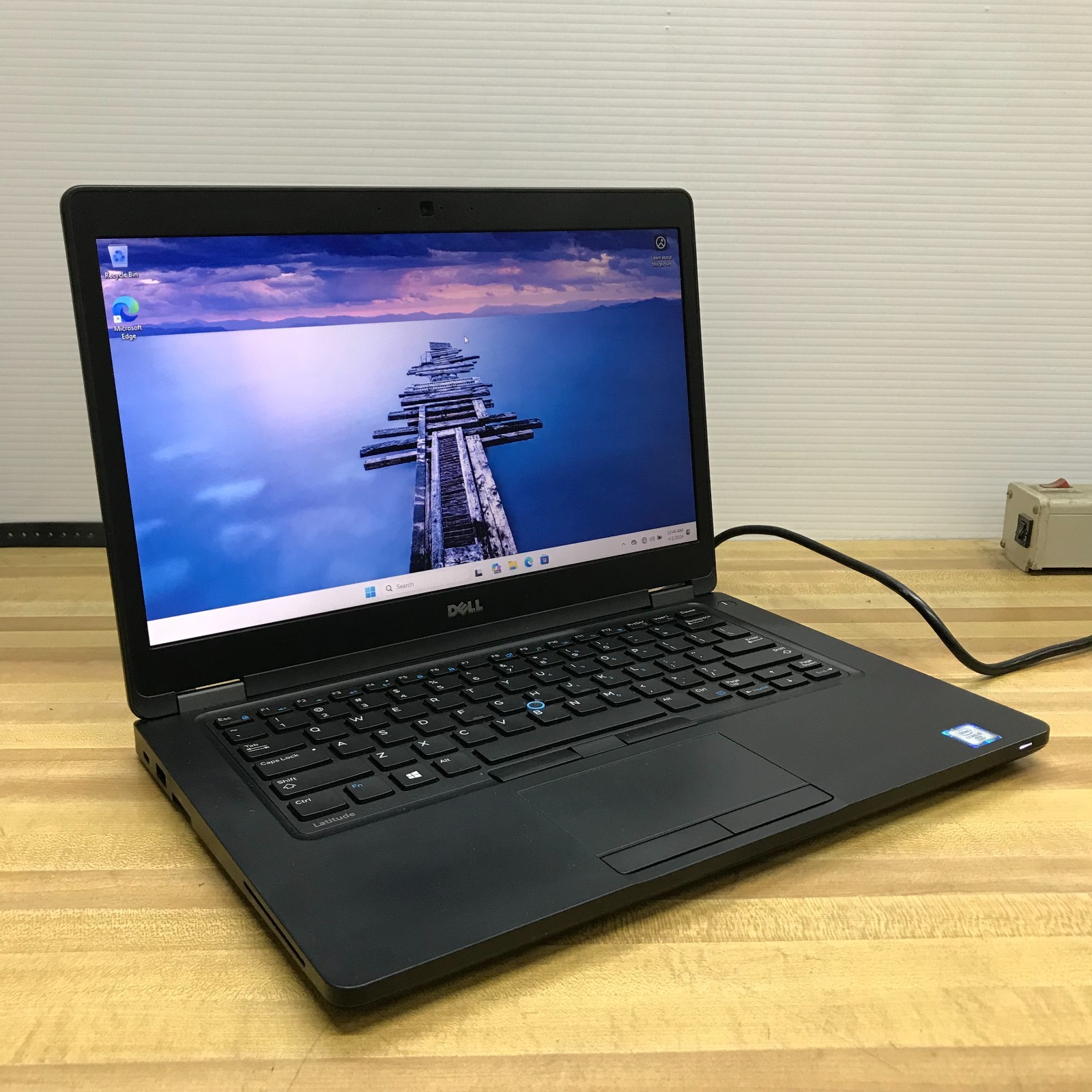 Dell Latitude 5480 14″ i5-6300U 2.40GHz 8GB RAM 256GB SSD (Windows 11 Pro)