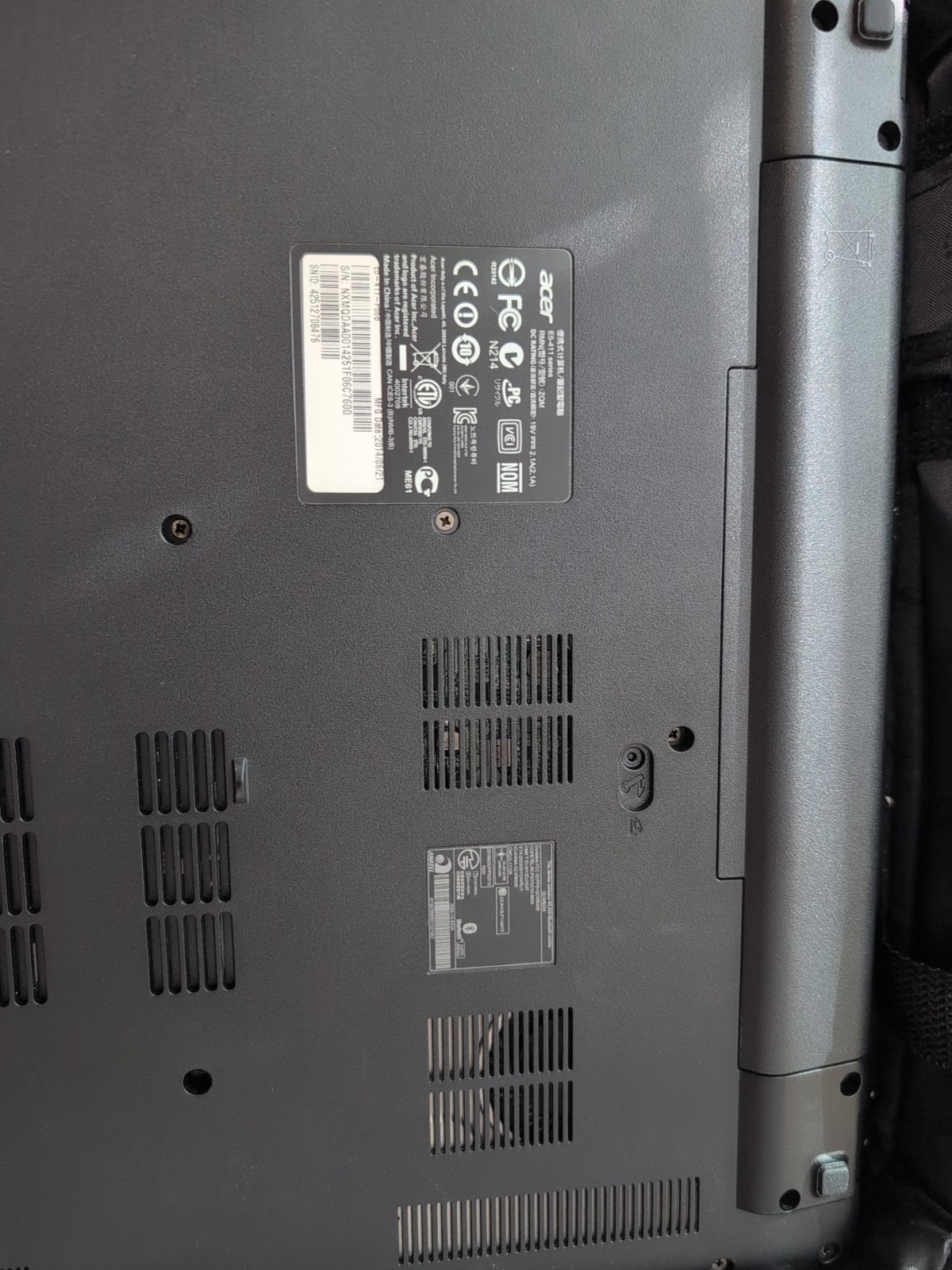 Acer E5-411 256 SSD Win 10 With Manhattan Bag And Cooling Fan Pad