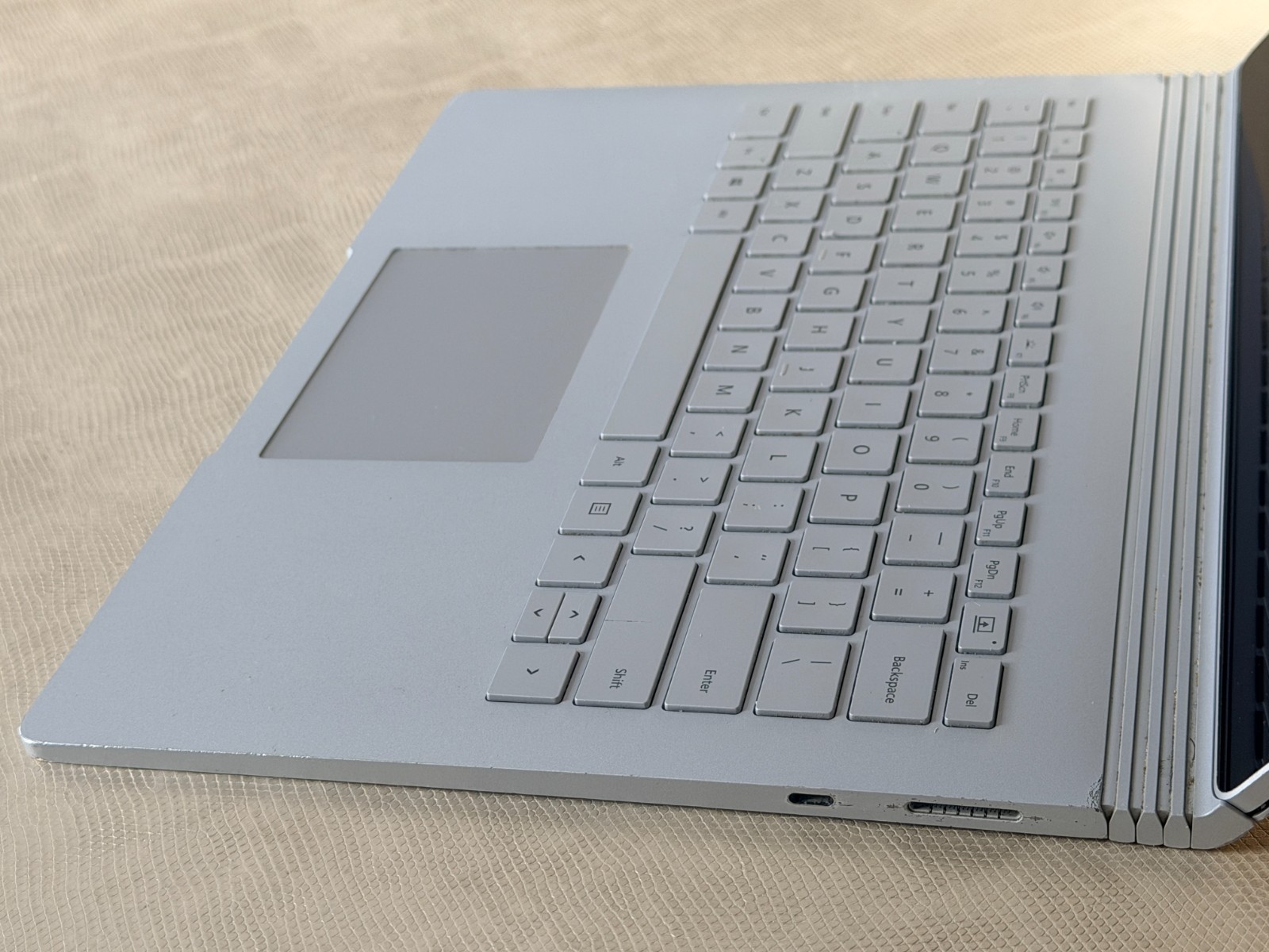Microsoft Surface Book 2 13.5″ Laptop Core i5-7300U CPU w/ Retail Box & Charger